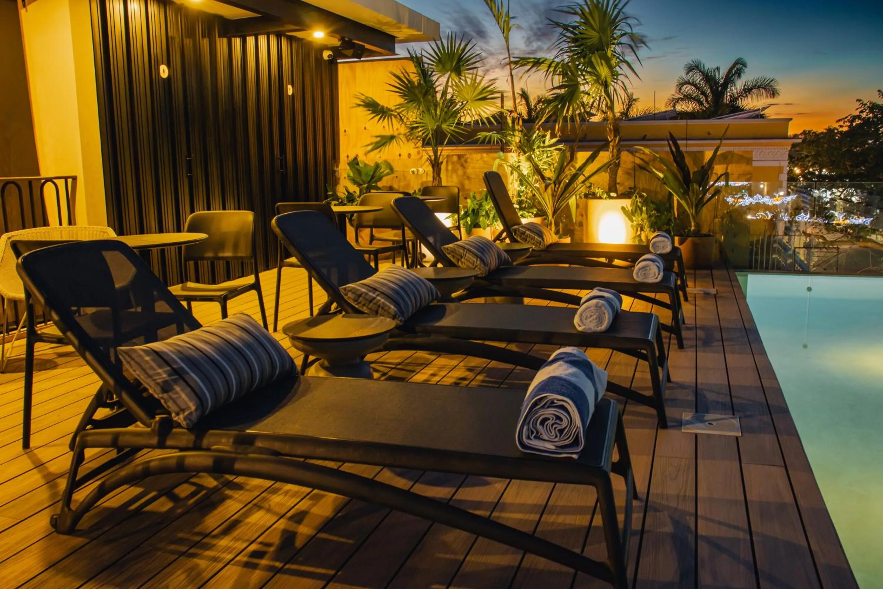 Night in Casa Continental Hotel Boutique & Suites - Adults Only