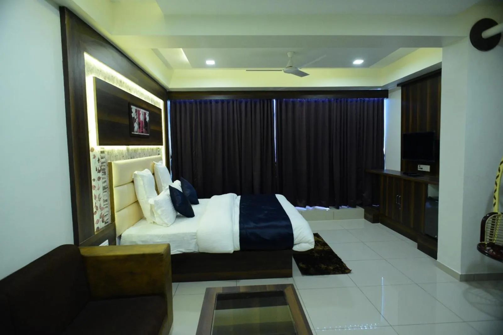Bed in Hotel Royal Residency