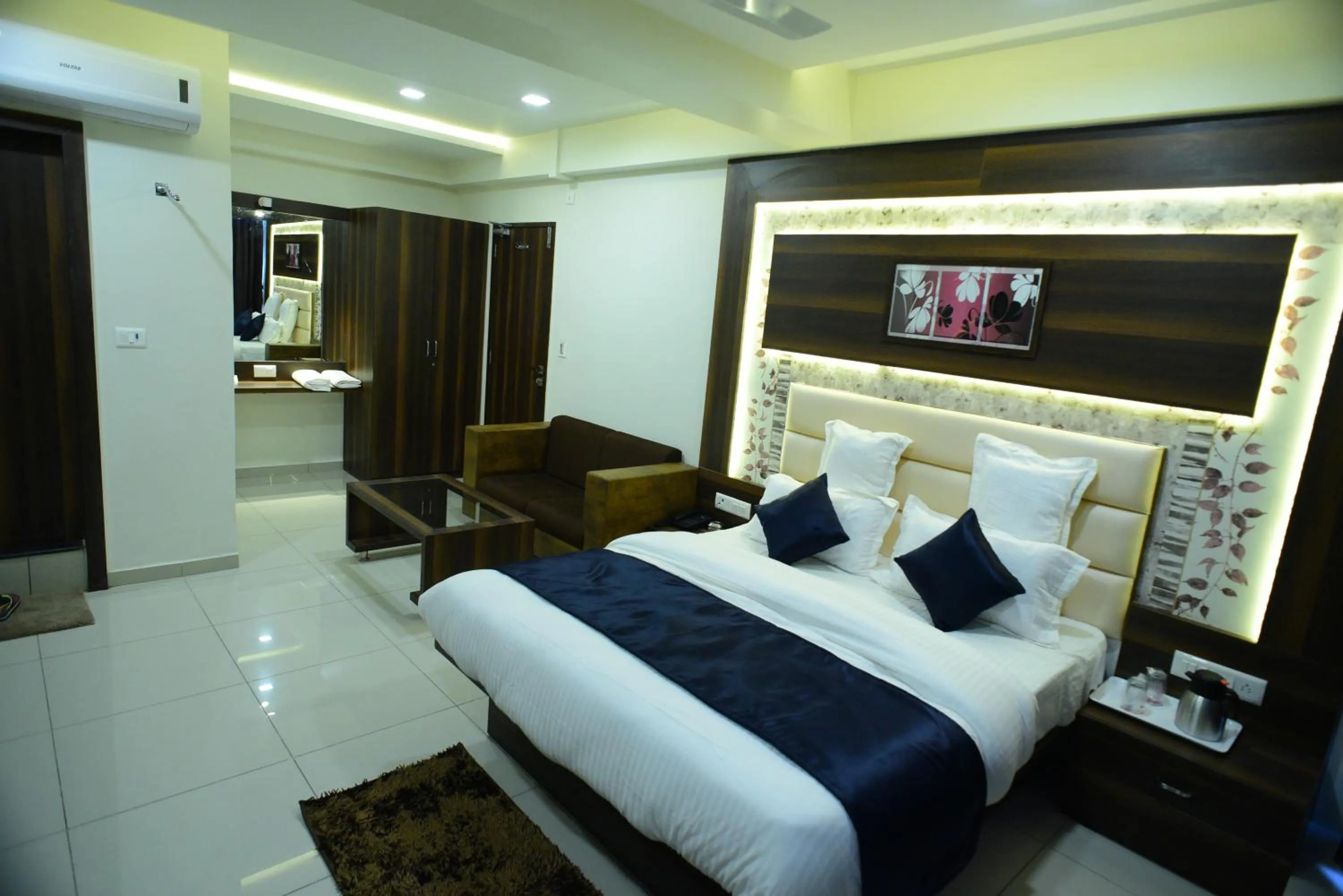 Bed in Hotel Royal Residency