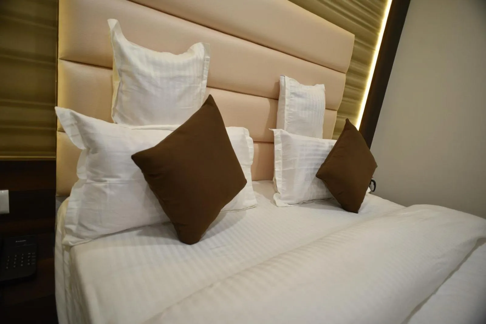 Bed in Hotel Royal Residency