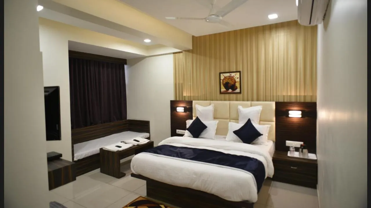 Bed in Hotel Royal Residency