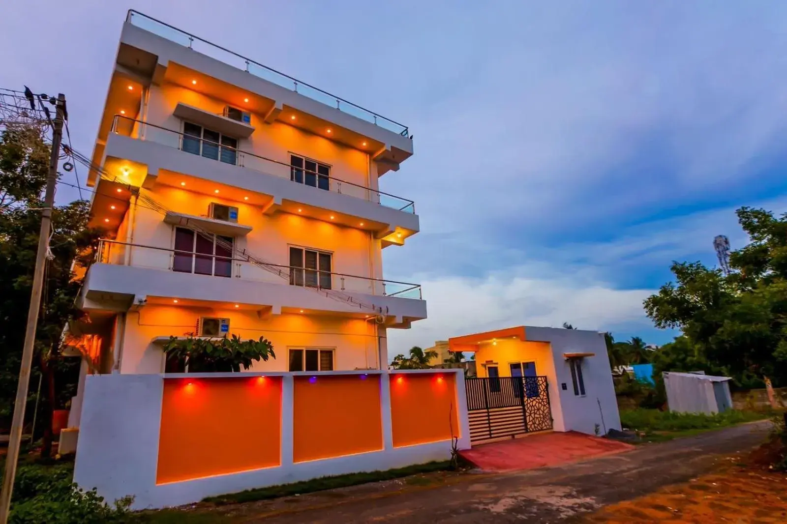 Dreamland Retreat with Swimming Pool Dreamland Retreat with Swimming Pool