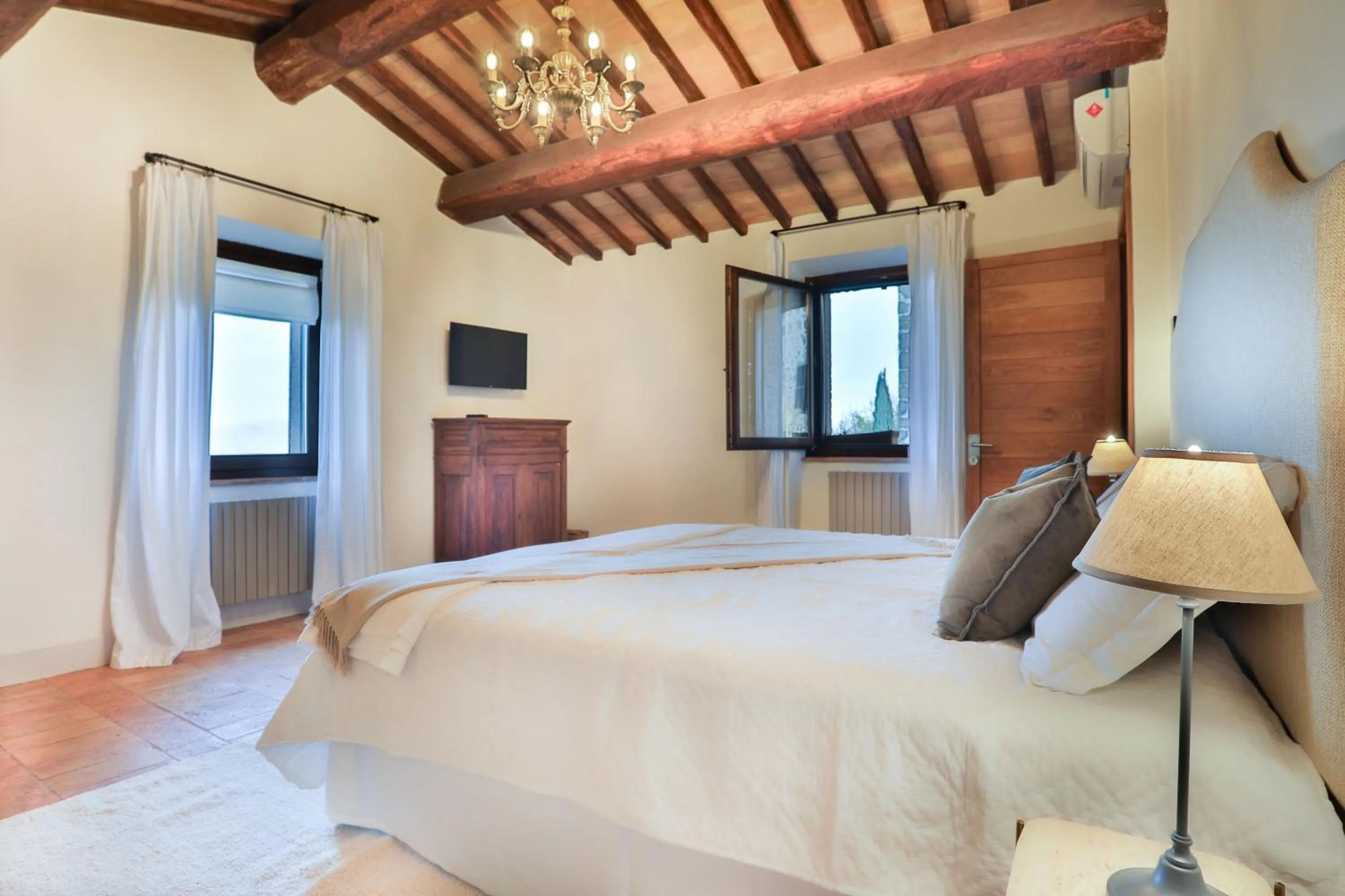 Pietra Campana Italian Villa Orvieto