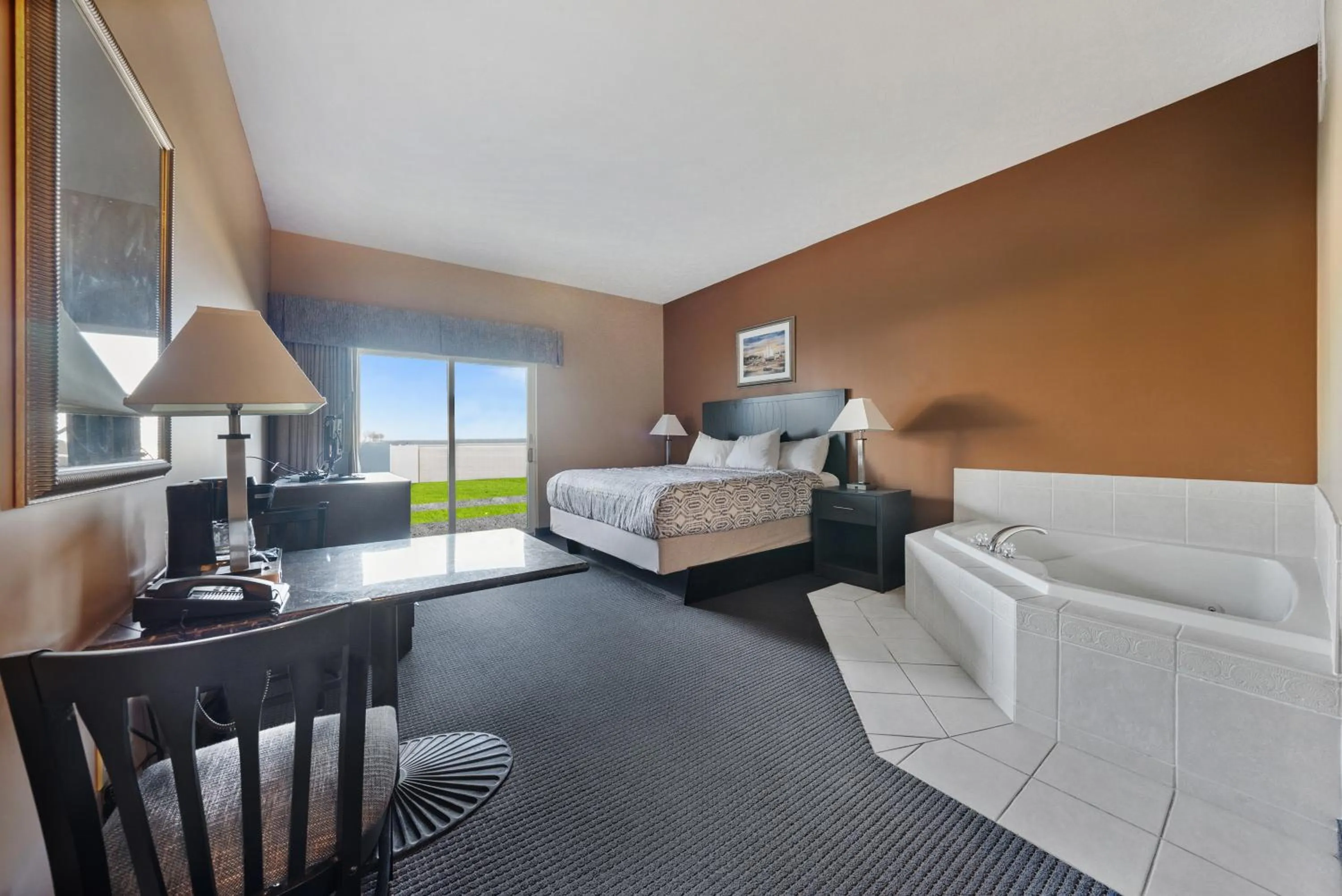 Property building, Bed in Bayshore Resort At Put-In-Bay