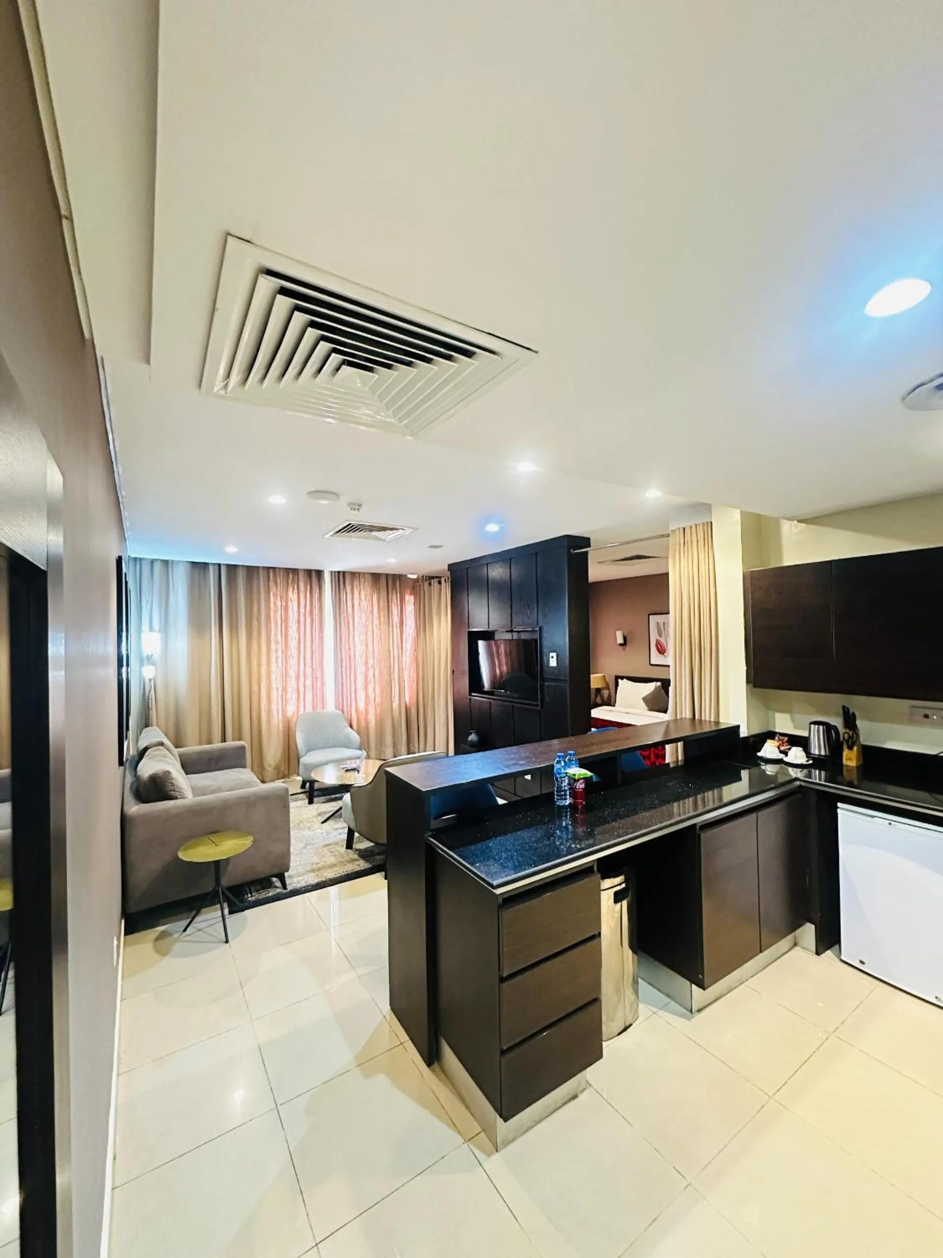 Golden Tulip Oniru Suites