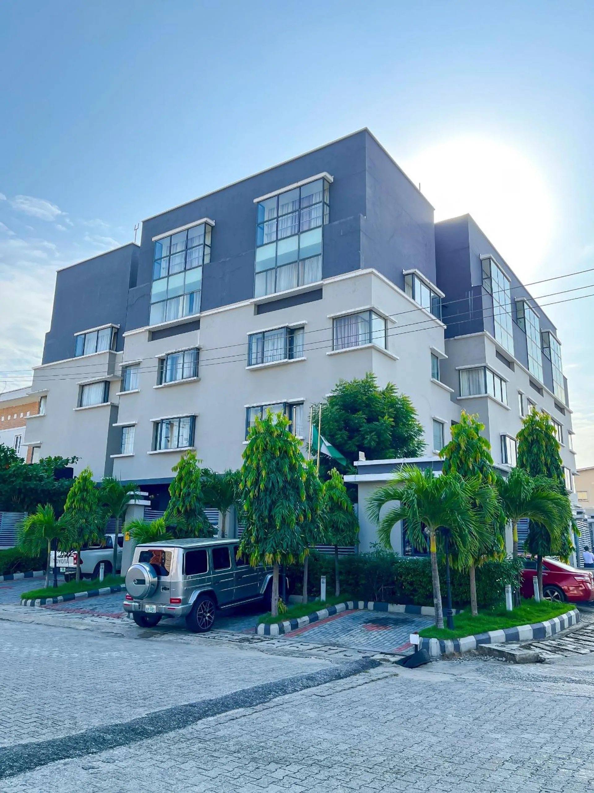 Golden Tulip Oniru Suites