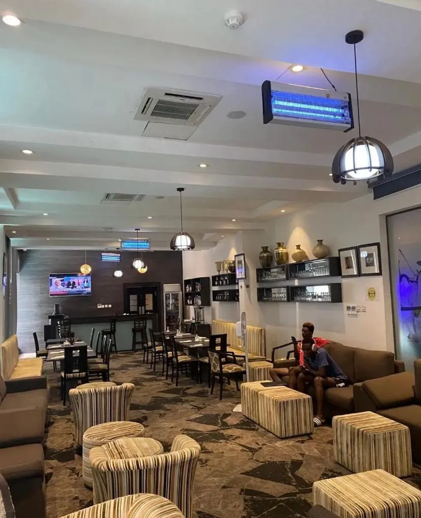 Golden Tulip Oniru Suites