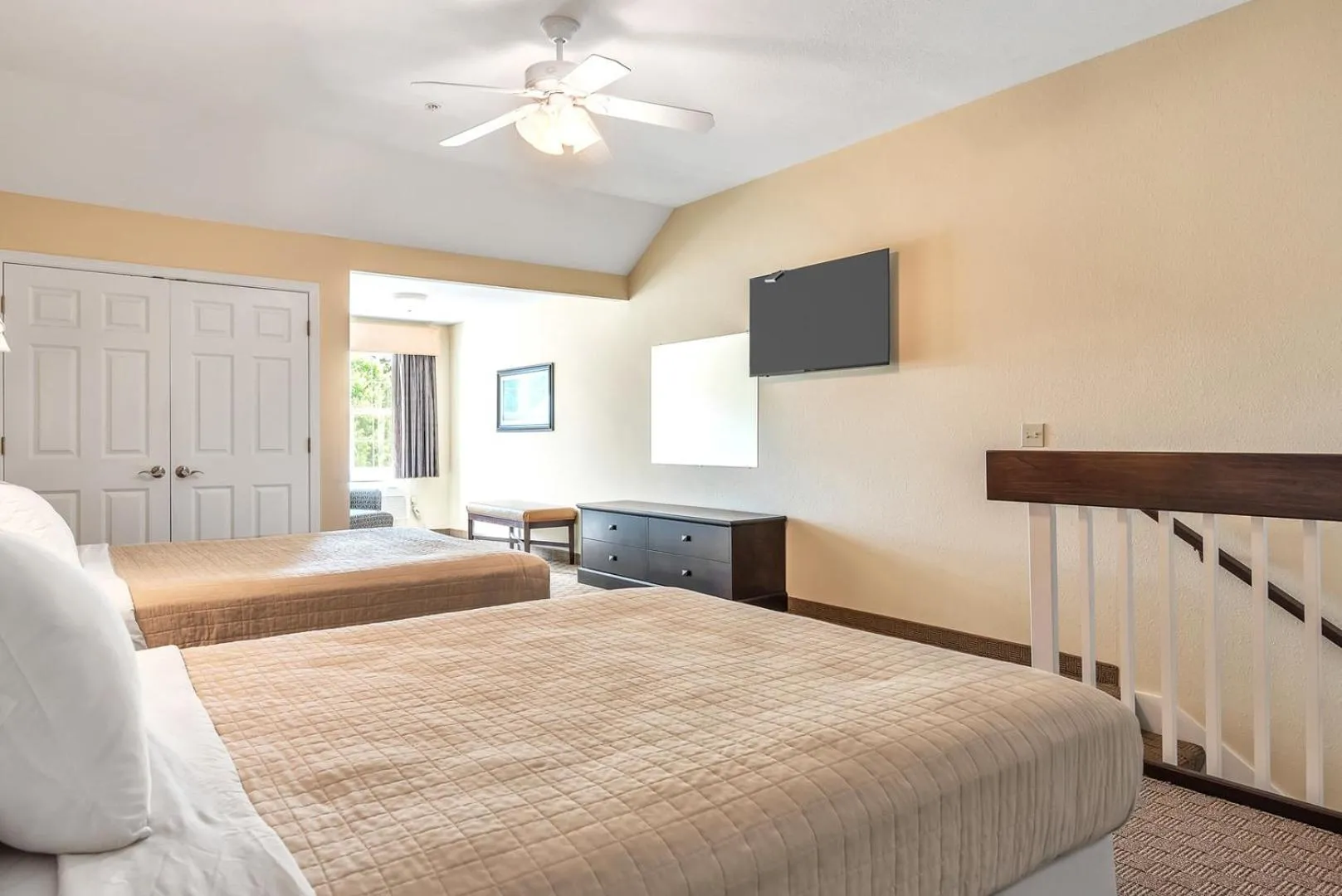 Bed in Kelleys Island Venture Resort