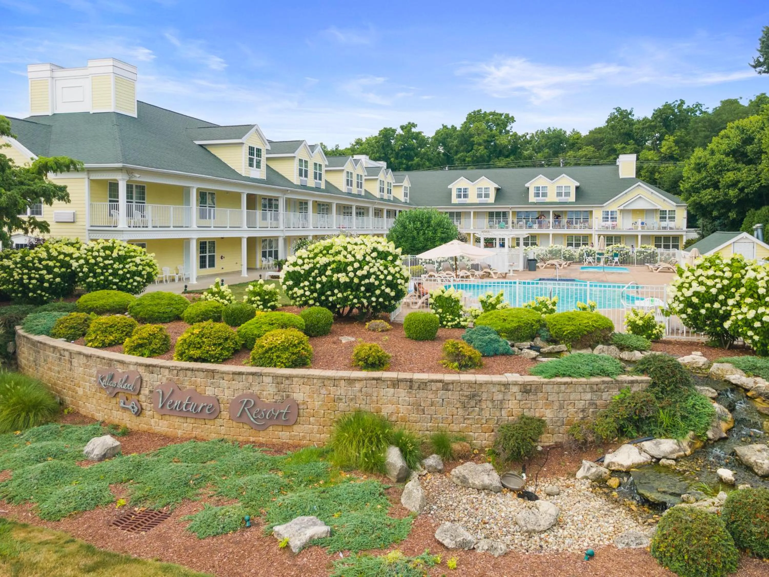 Property building in Kelleys Island Venture Resort