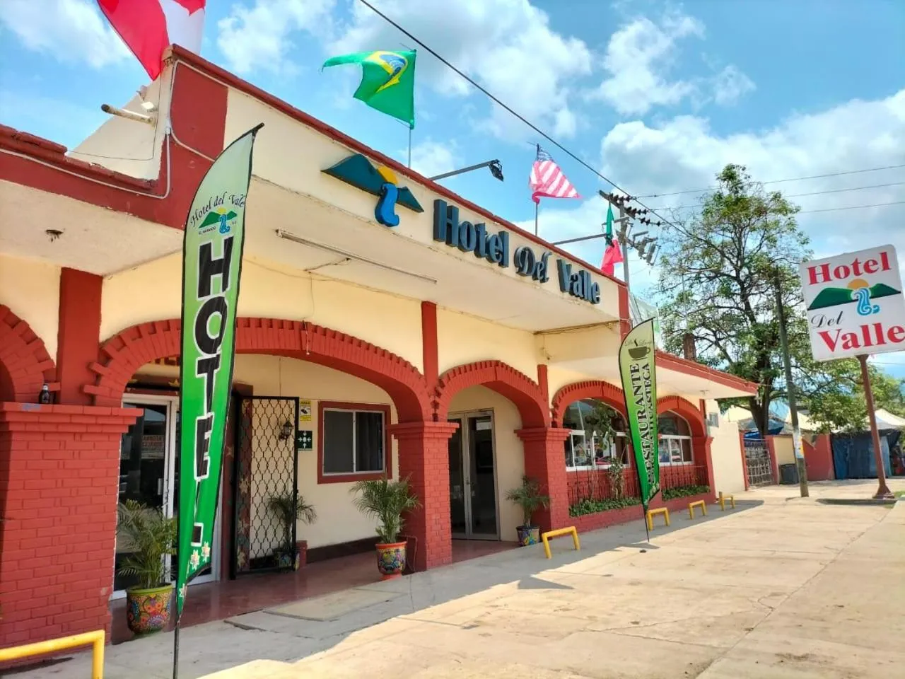 Property building in Hotel Del Valle