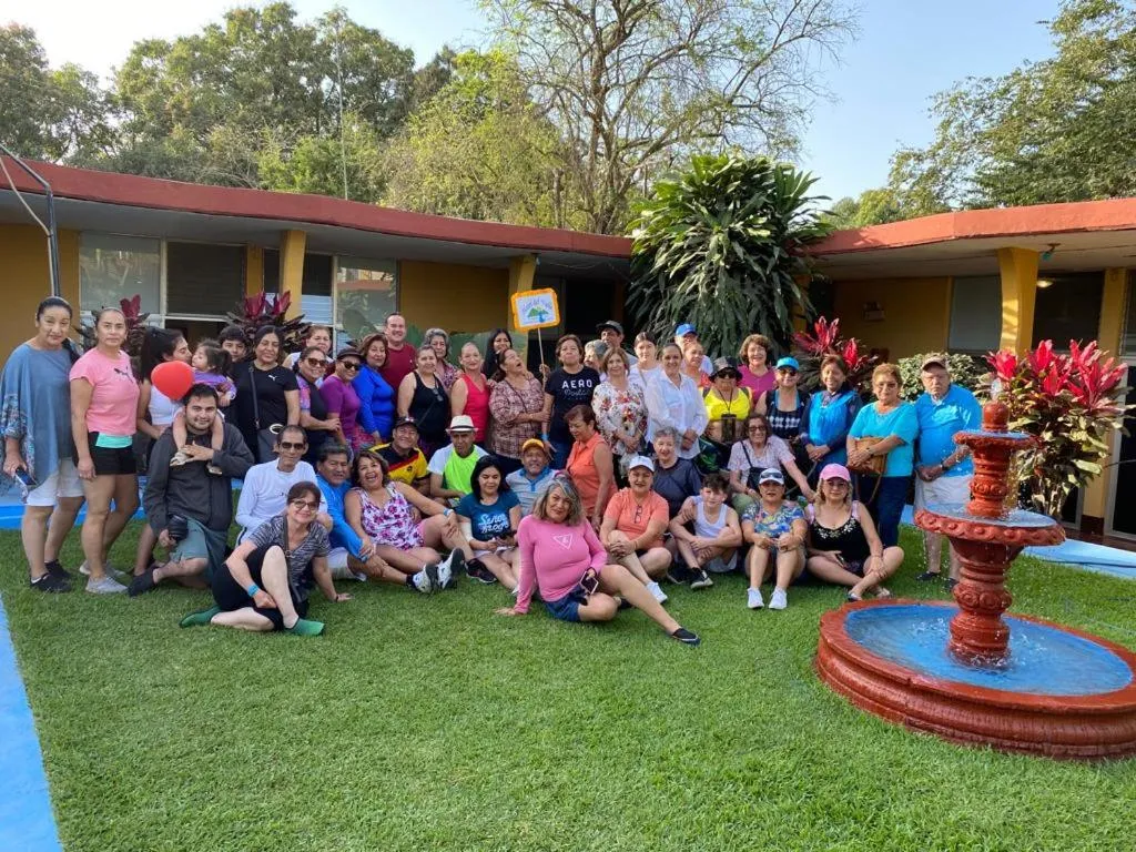 People in Hotel Del Valle