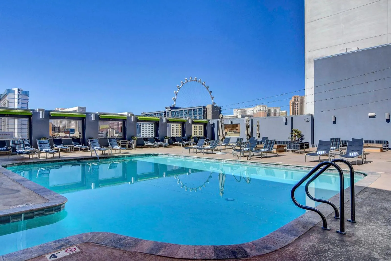 Princess Suite * Platinum Hotel with balcony Strip VIEW