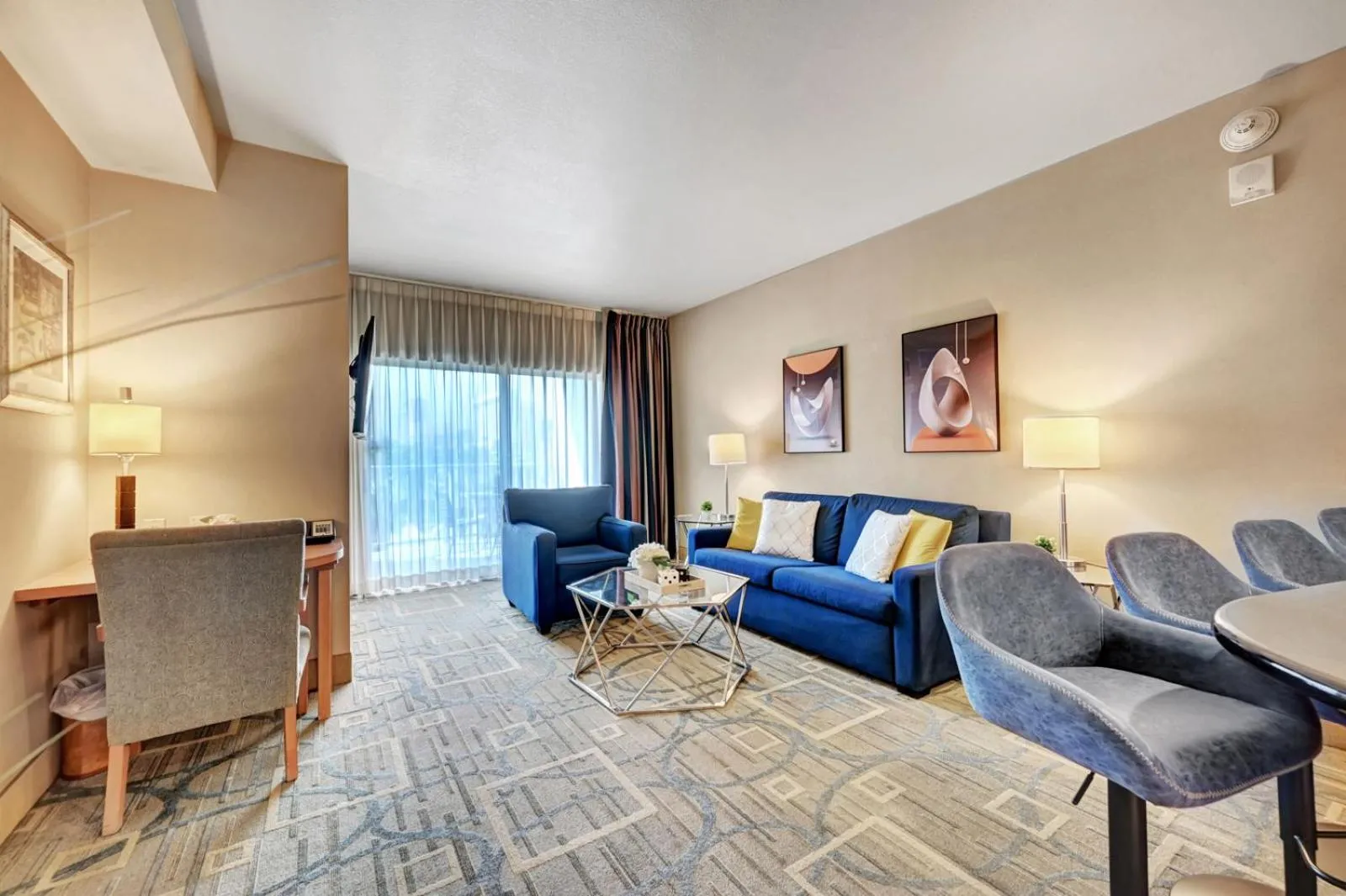 Living room in Royal Oasis Suite at Platinum Hotel-Strip Views