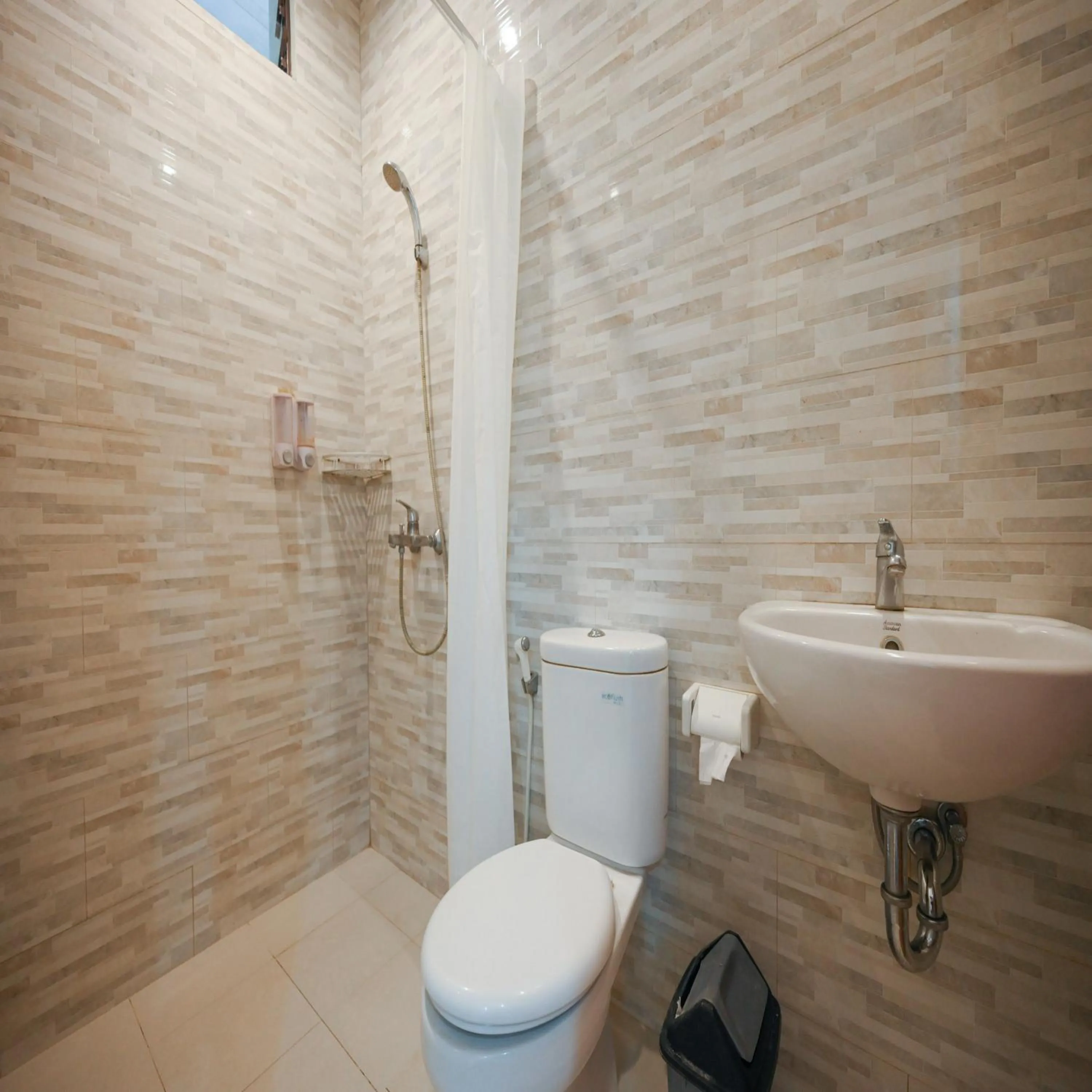 Bathroom in RedDoorz Plus at Kencana Residence Jimbaran