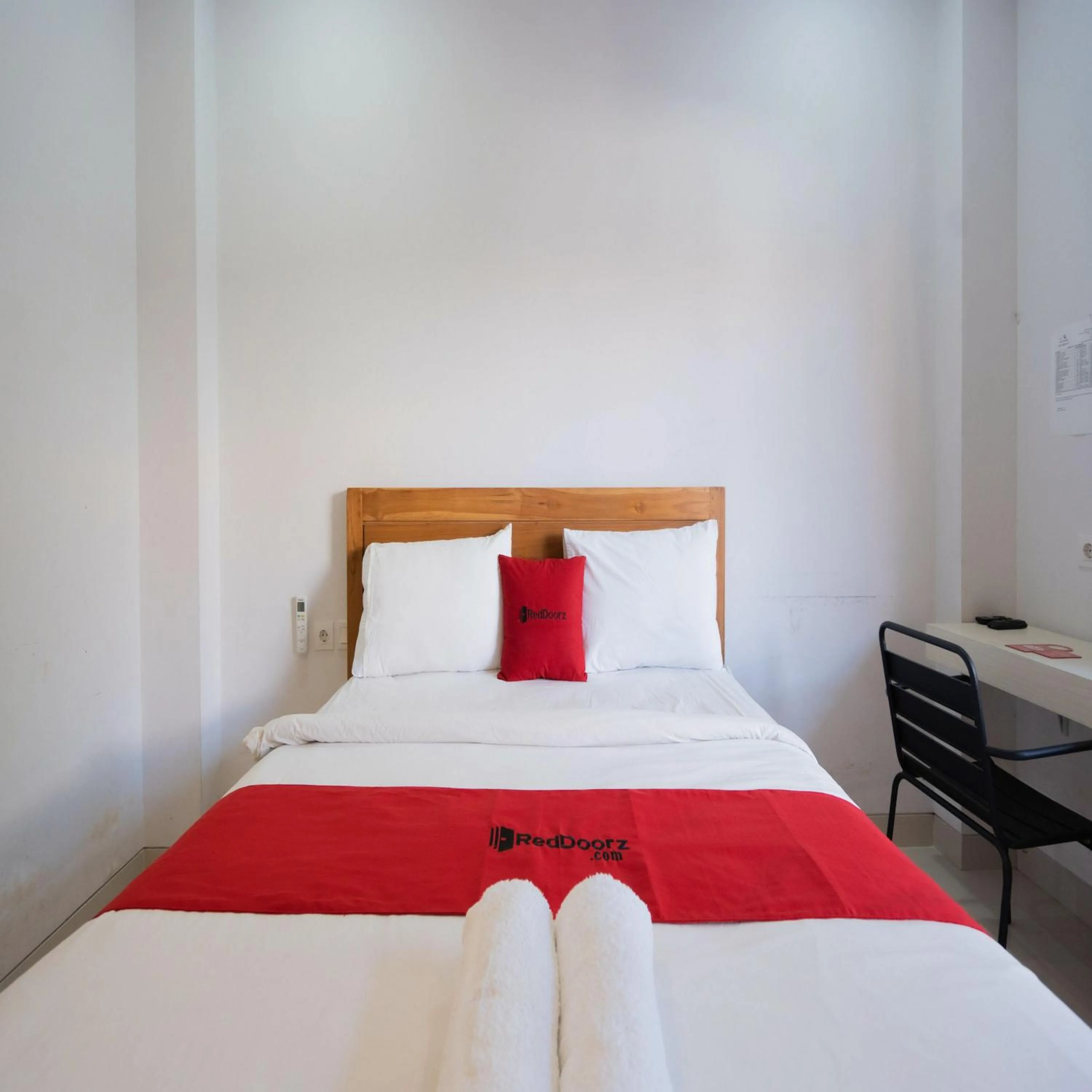 Bedroom, Bed in RedDoorz Plus at Kencana Residence Jimbaran