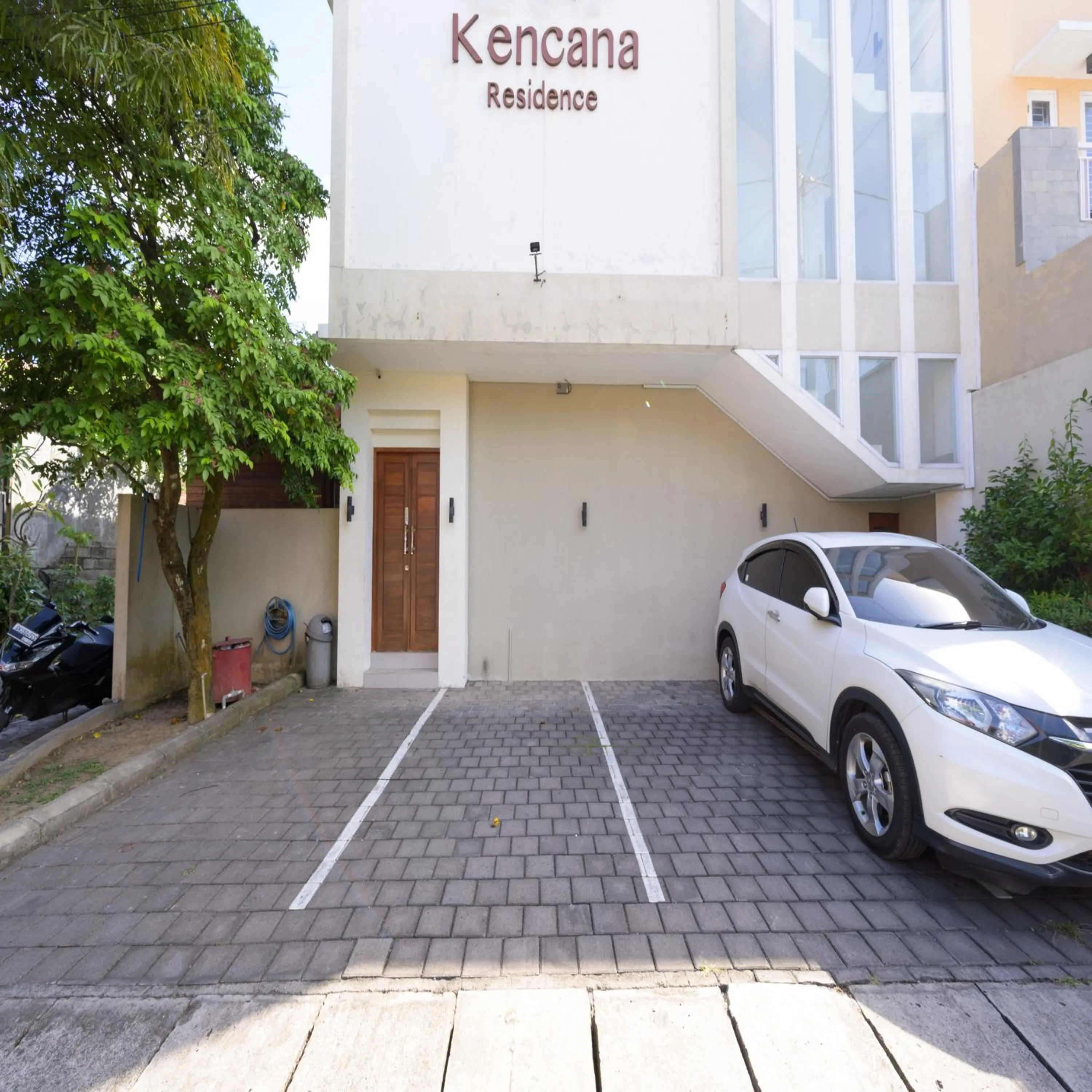 Parking in RedDoorz Plus at Kencana Residence Jimbaran