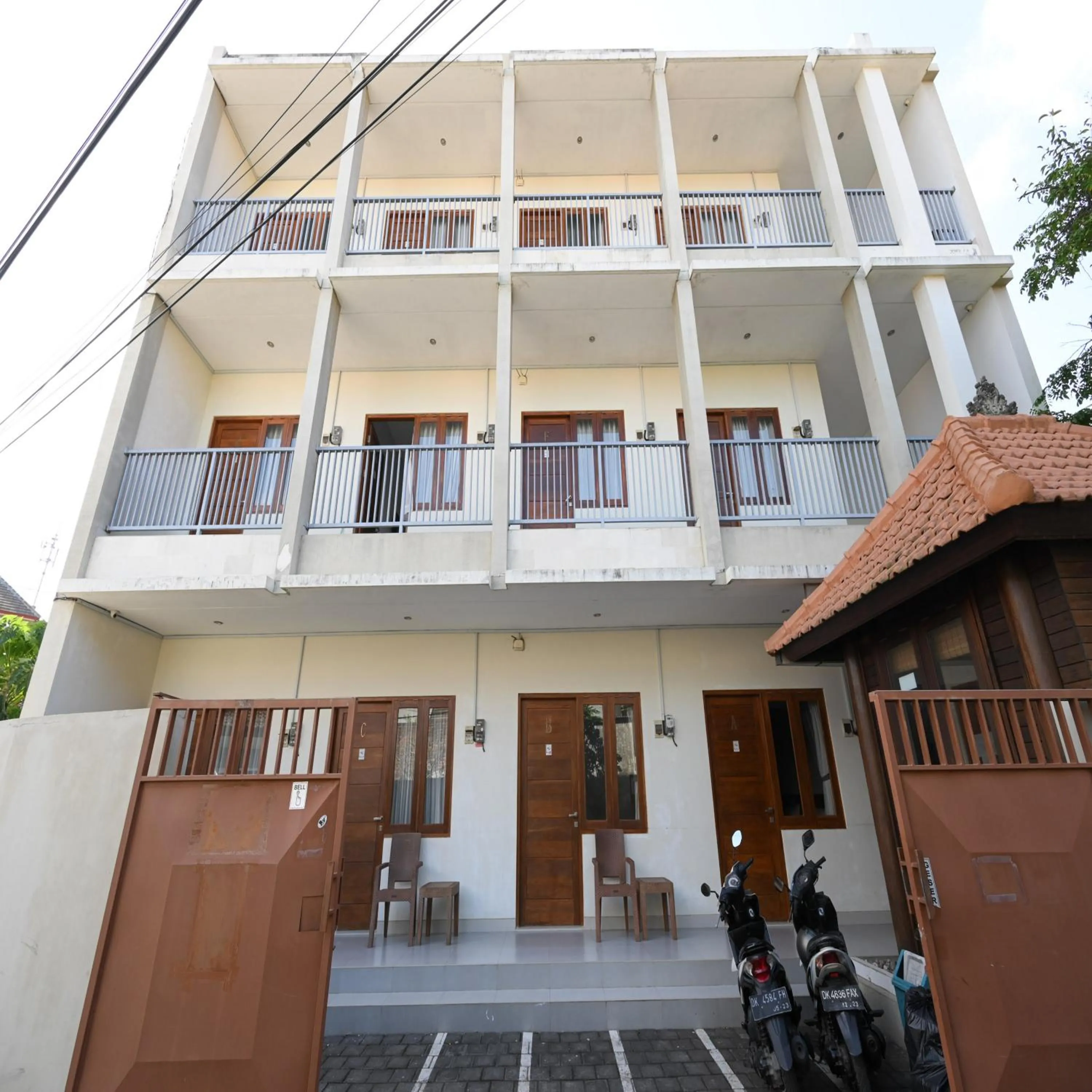 Facade/entrance in RedDoorz Plus at Kencana Residence Jimbaran