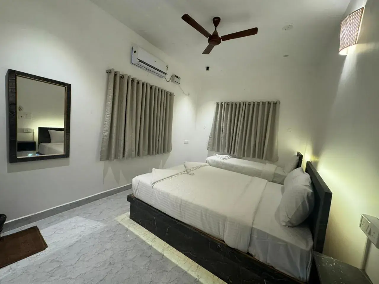 Deluxe Triple Room in La Tamara Suite - TIE Deluxe Triple Room in La Tamara Suite - TIE