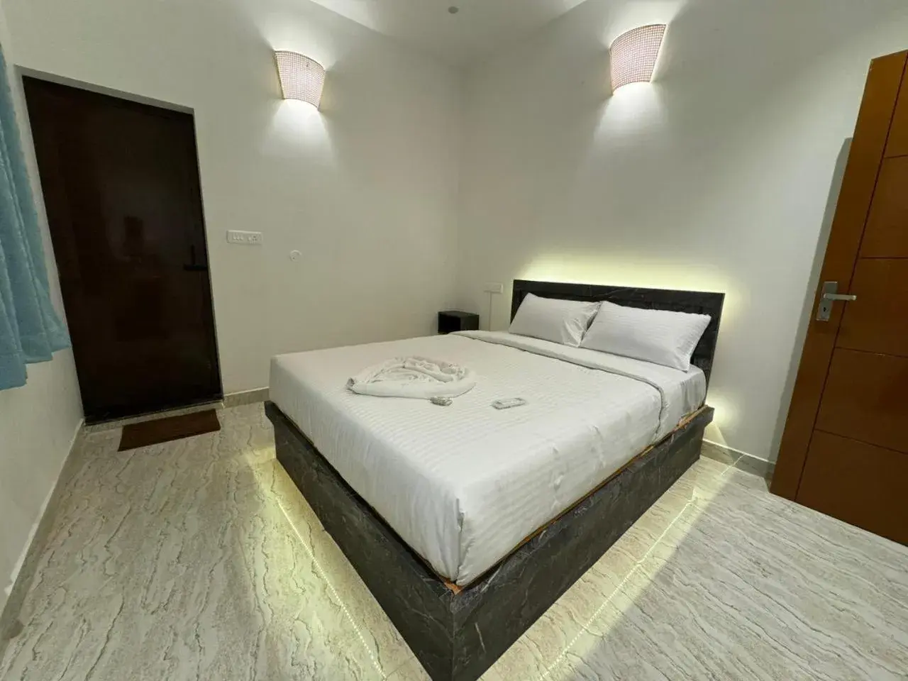 Double Room in La Tamara Suite - TIE Double Room in La Tamara Suite - TIE