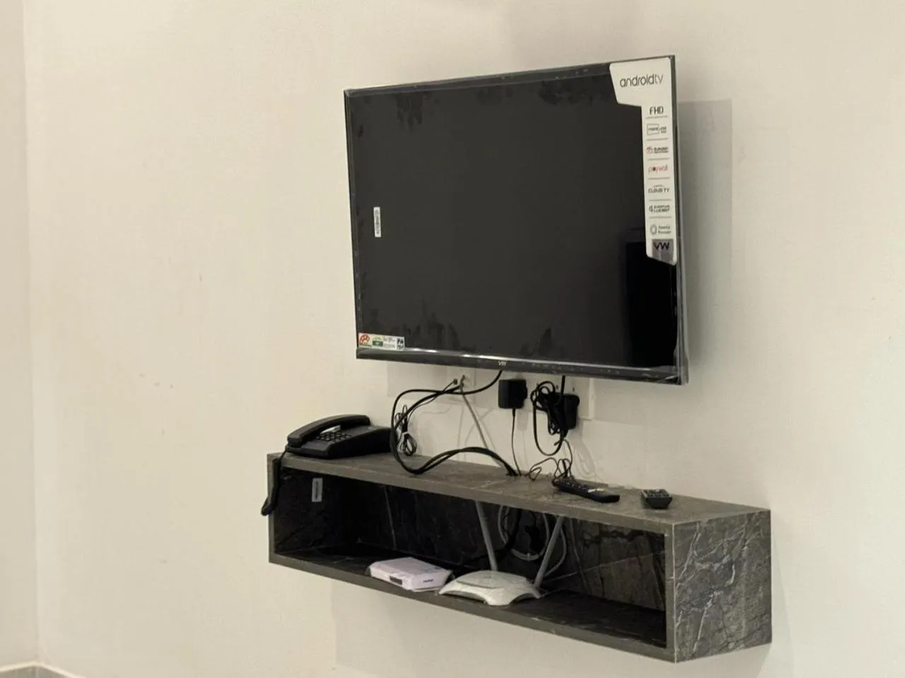 Communal lounge/ TV room in La Tamara Suite - TIE