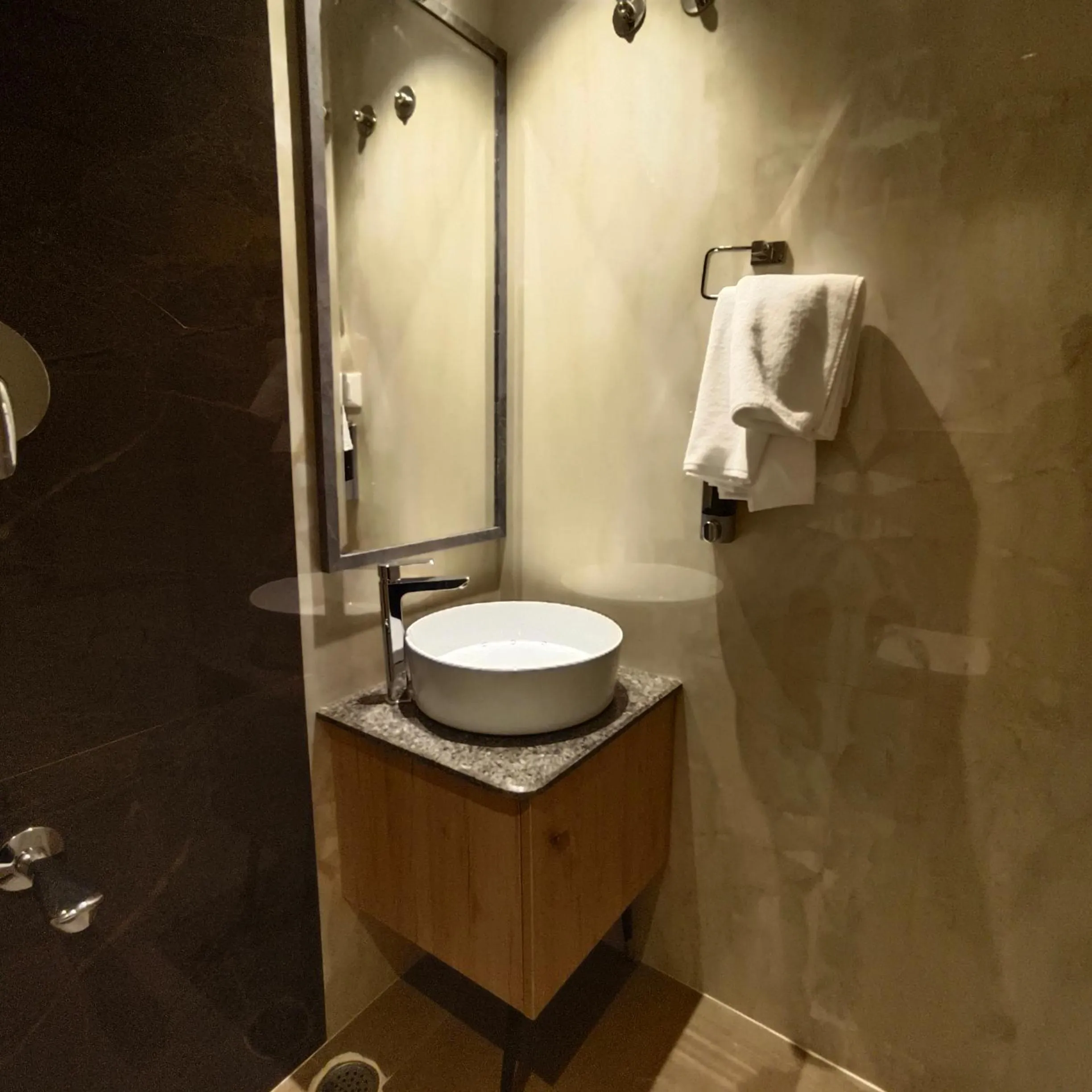 Bathroom in Hotel Le Opera