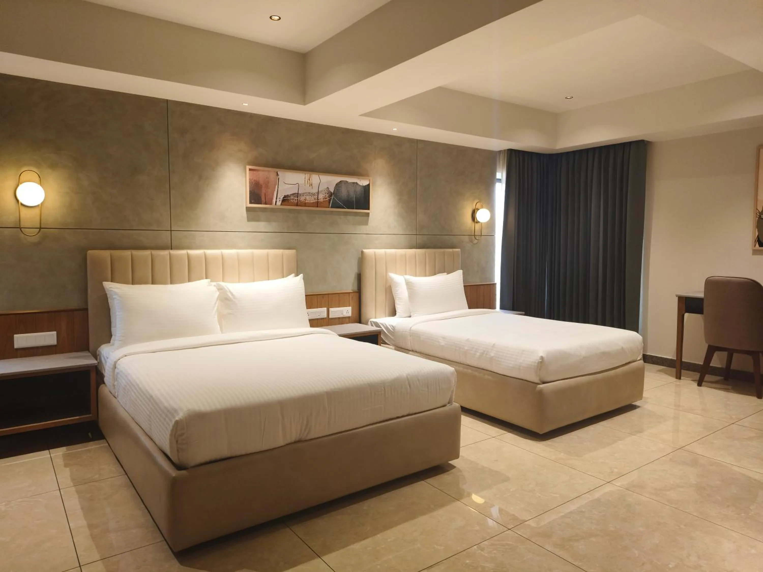 Bedroom, Bed in Hotel Le Opera