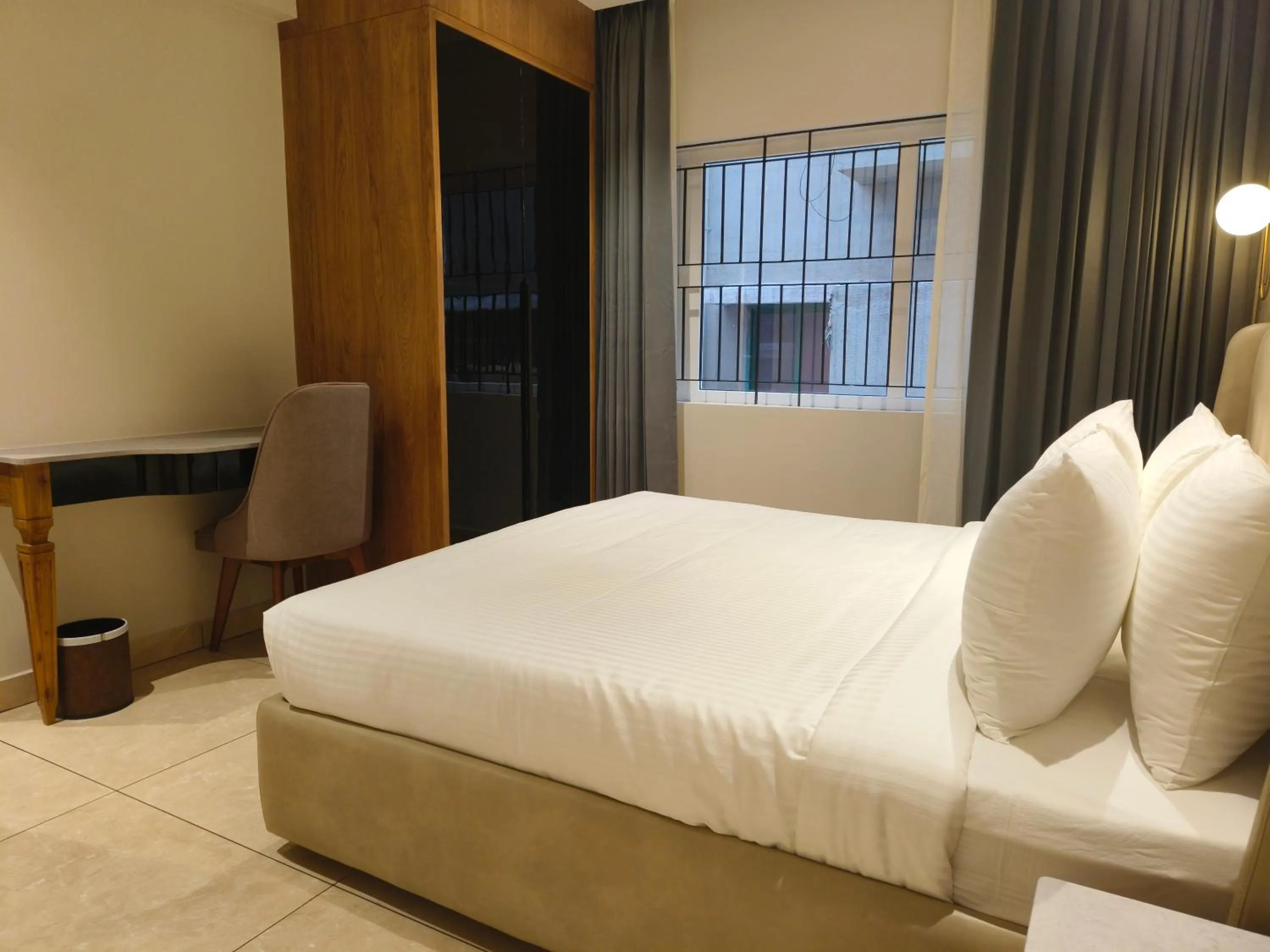 Bed in Hotel Le Opera