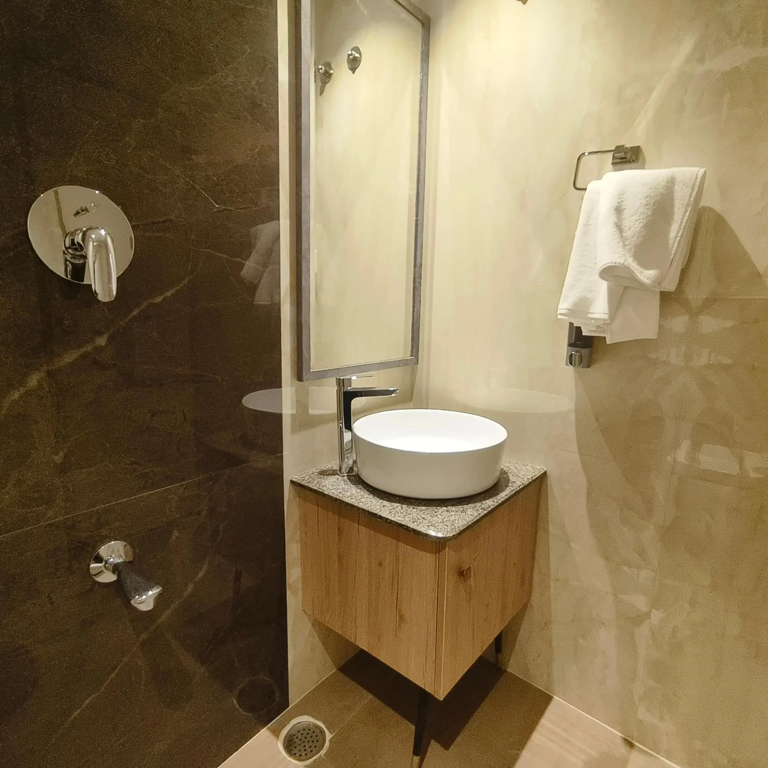 Bathroom in Hotel Le Opera