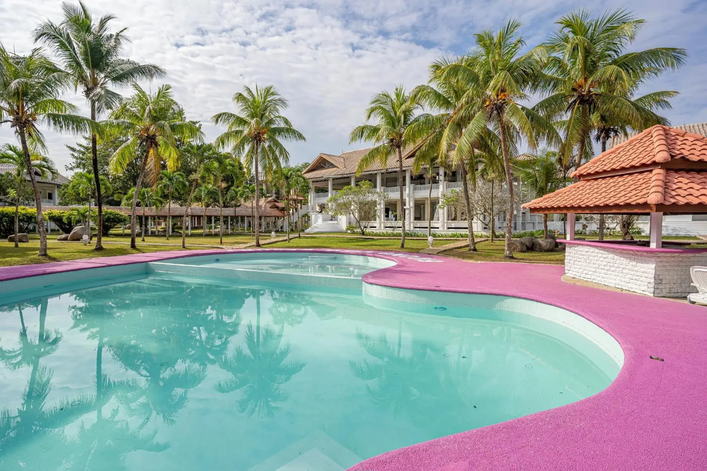 Swimming pool in BIDONG VIEW RESORT Swimming pool in BIDONG VIEW RESORT