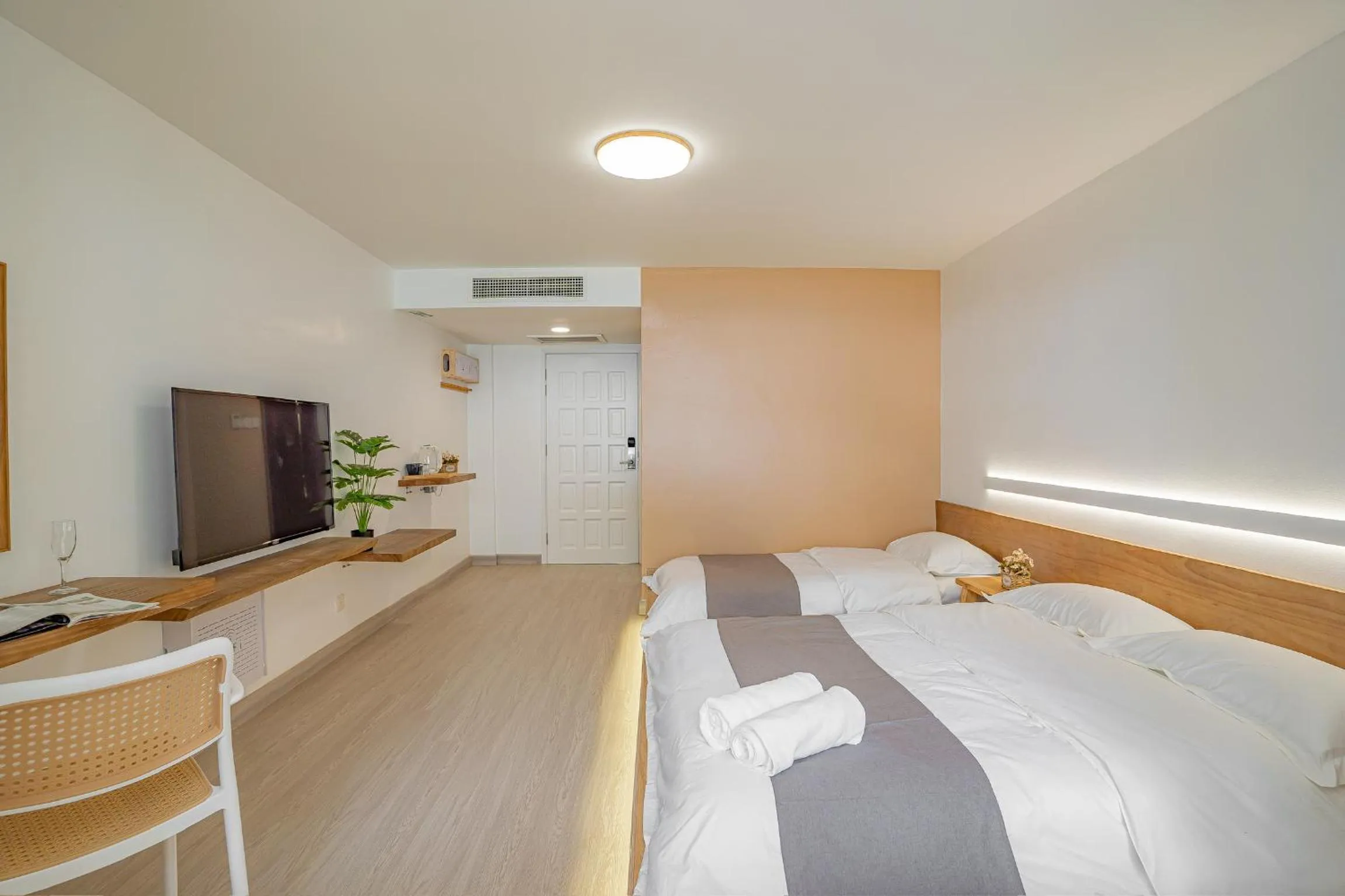 Photo of the whole room, Bed in BIDONG VIEW RESORT