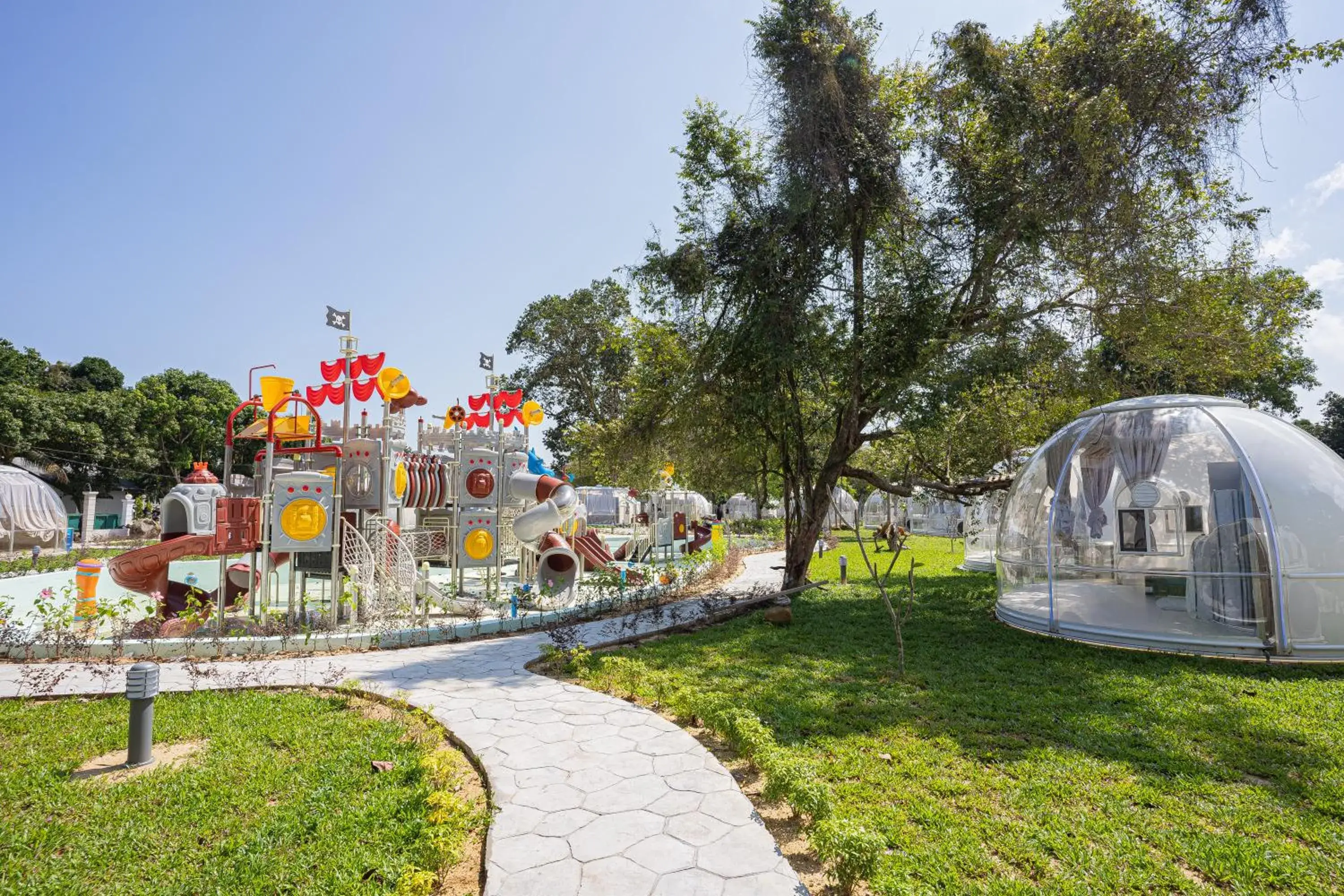 Triple Room with Pool View in BIDONG VIEW RESORT Triple Room with Pool View in BIDONG VIEW RESORT