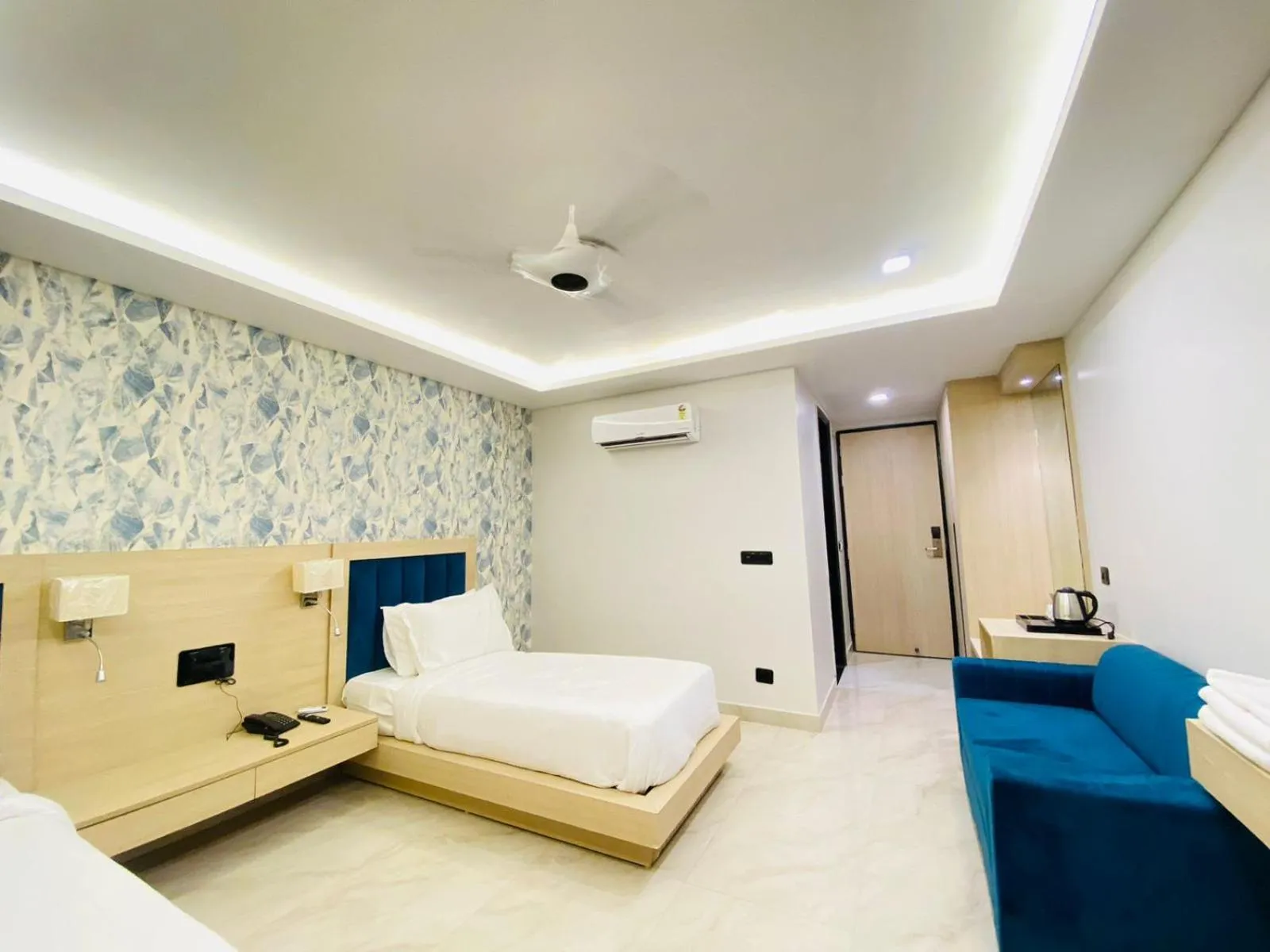 Bed in Hotel Holiday Grand