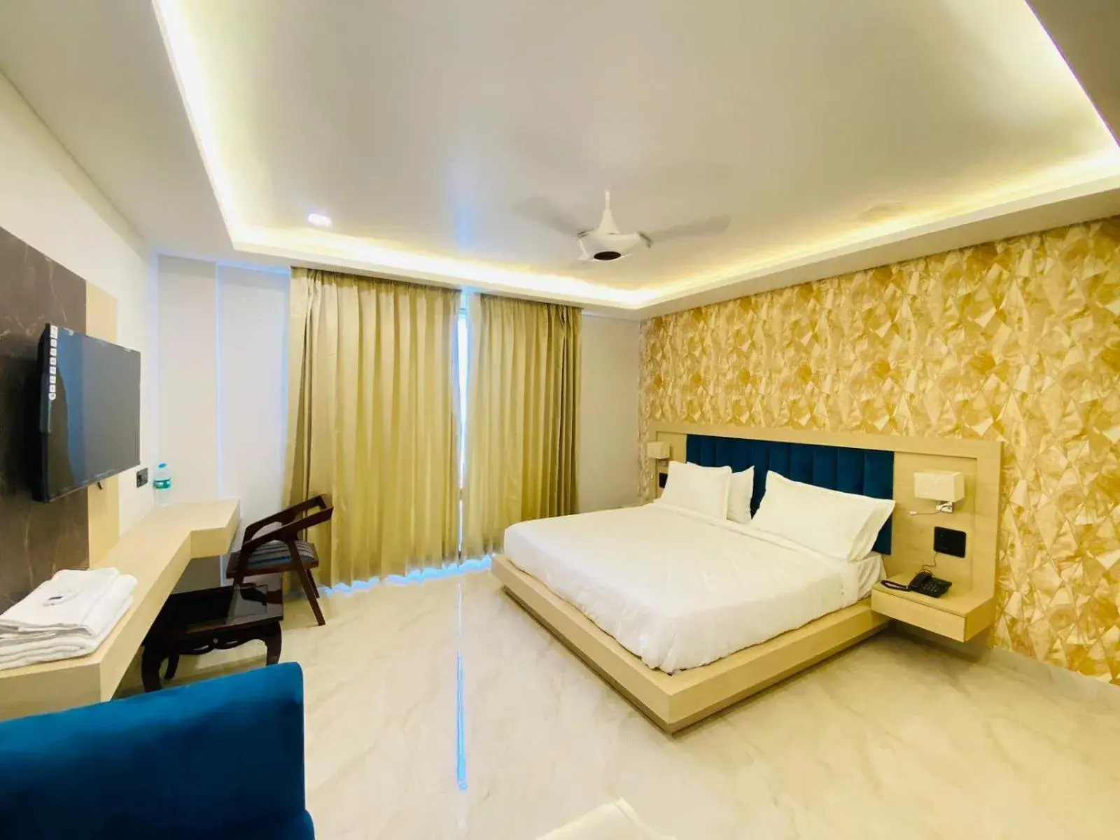 Double or Twin Room - single occupancy in Hotel Holiday Grand Double or Twin Room - single occupancy in Hotel Holiday Grand