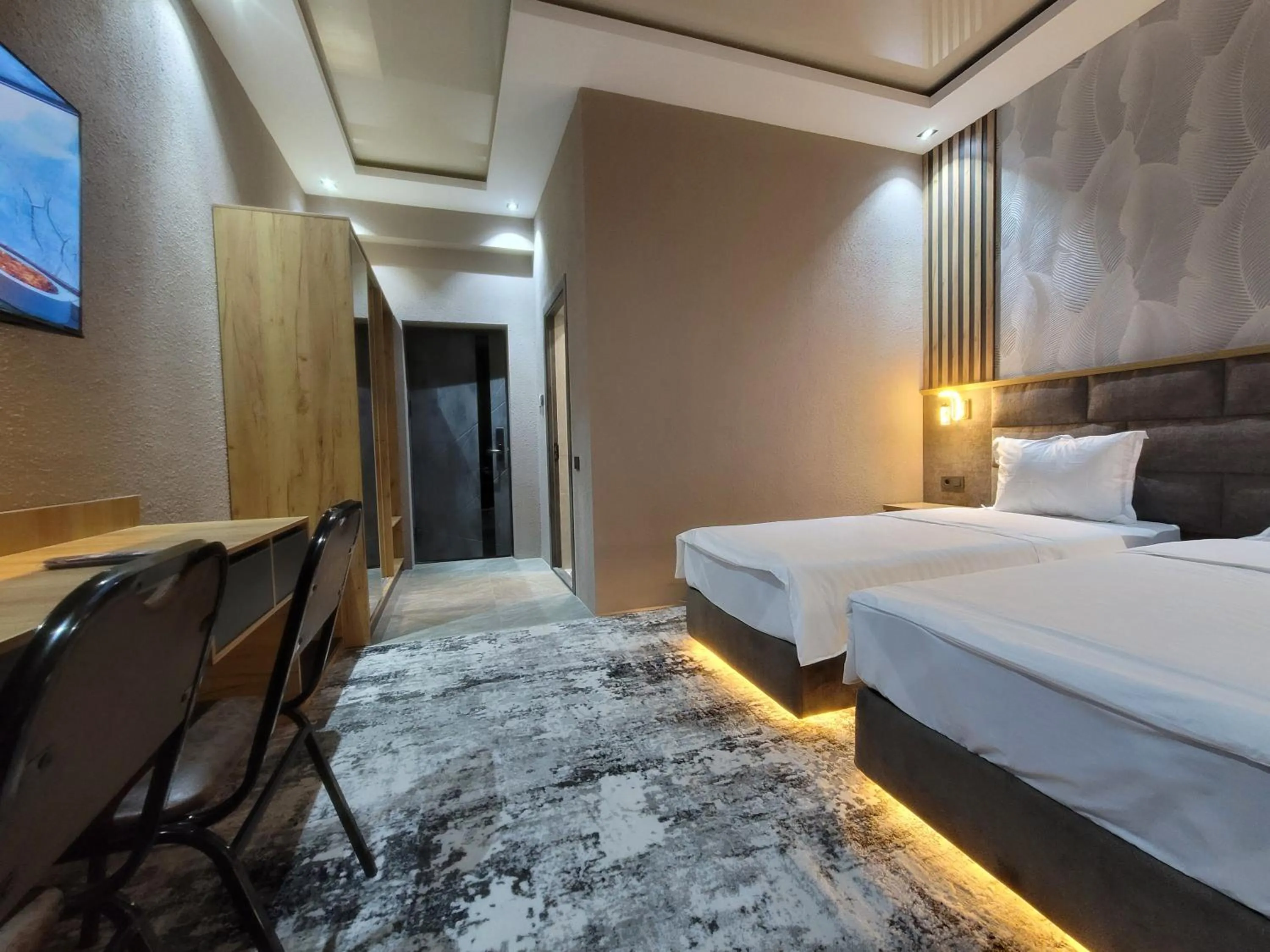 Photo of the whole room, Bed in Homy House Hotel