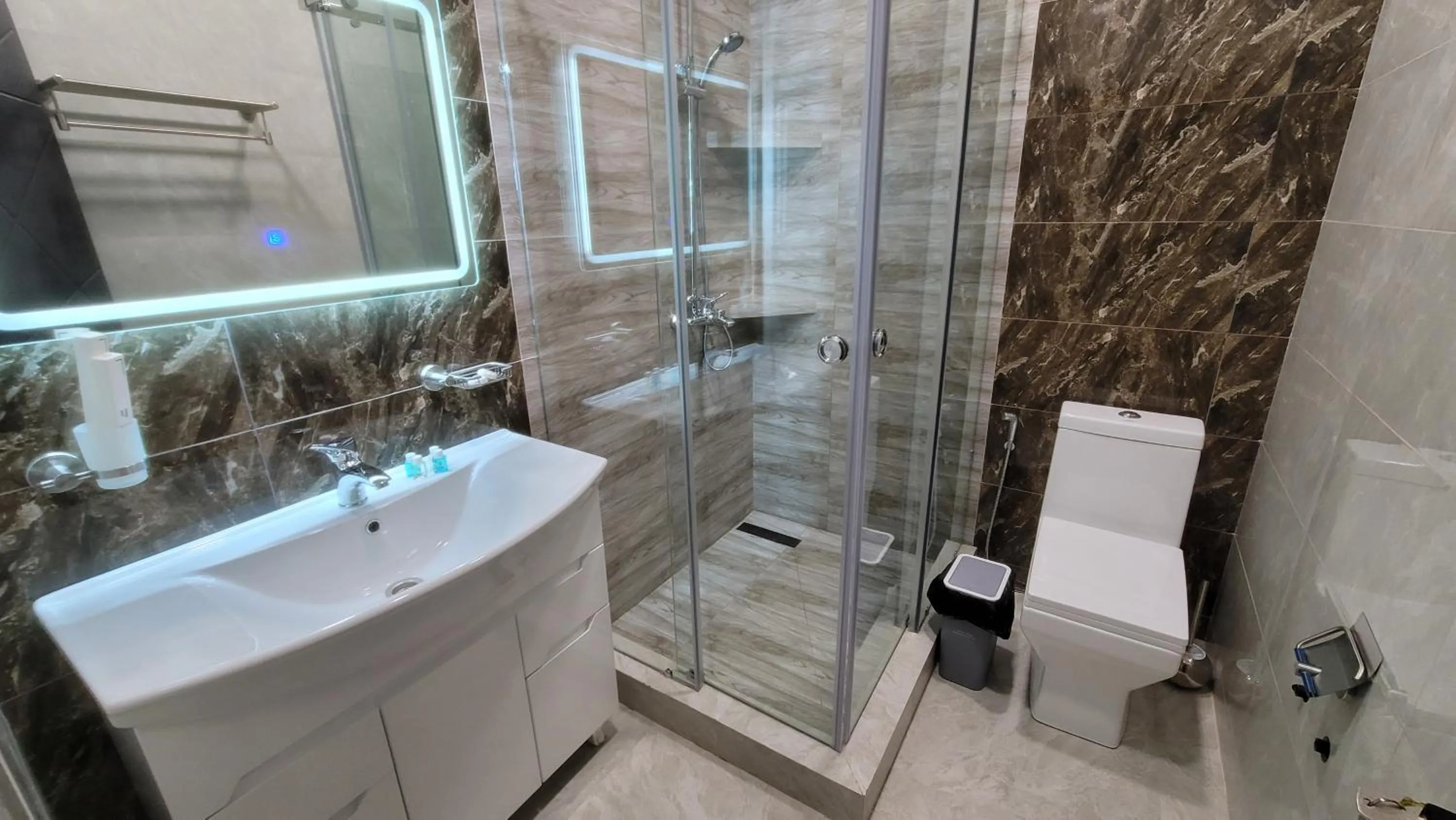 Shower in Homy House Hotel