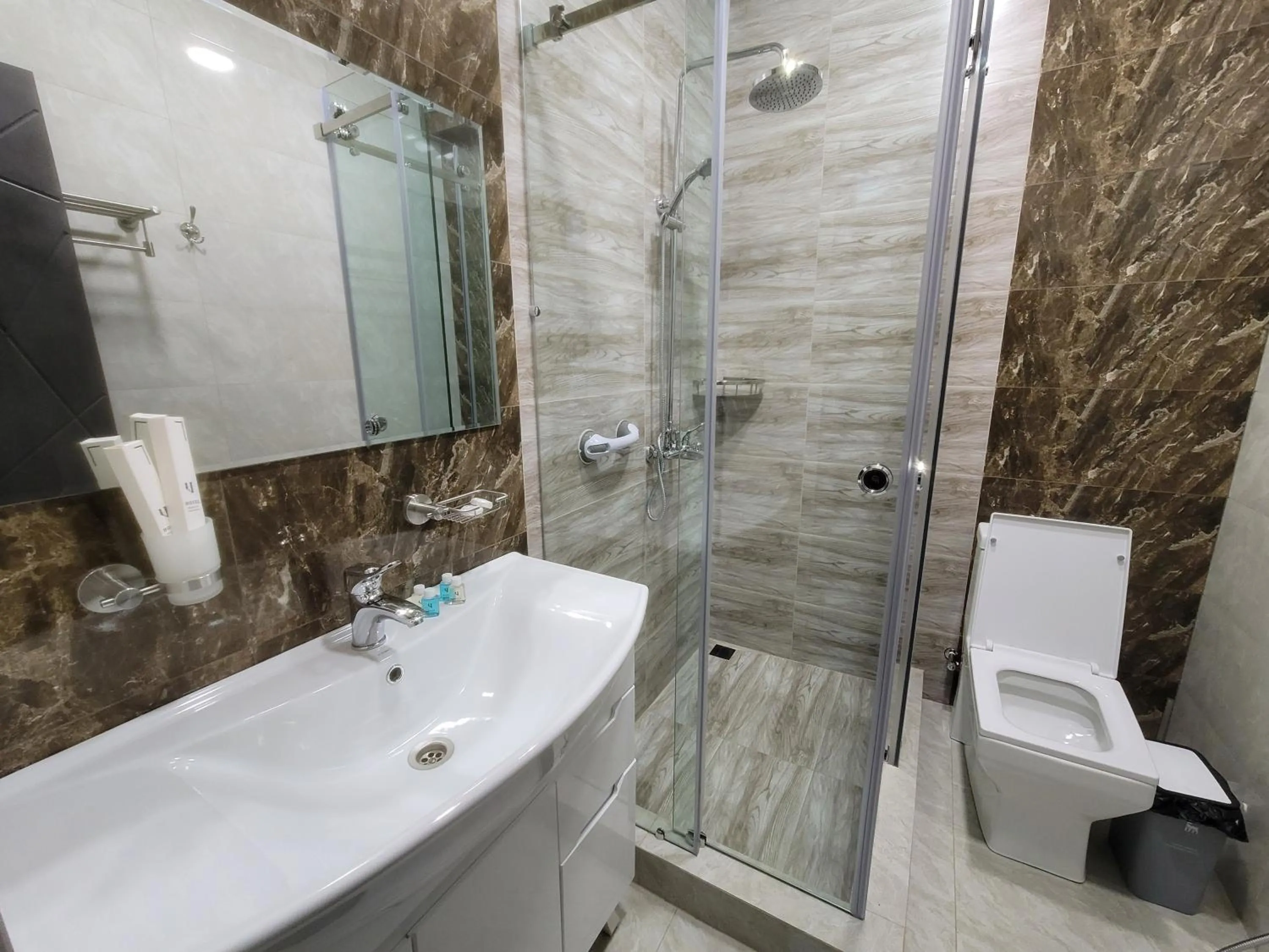 Shower in Homy House Hotel