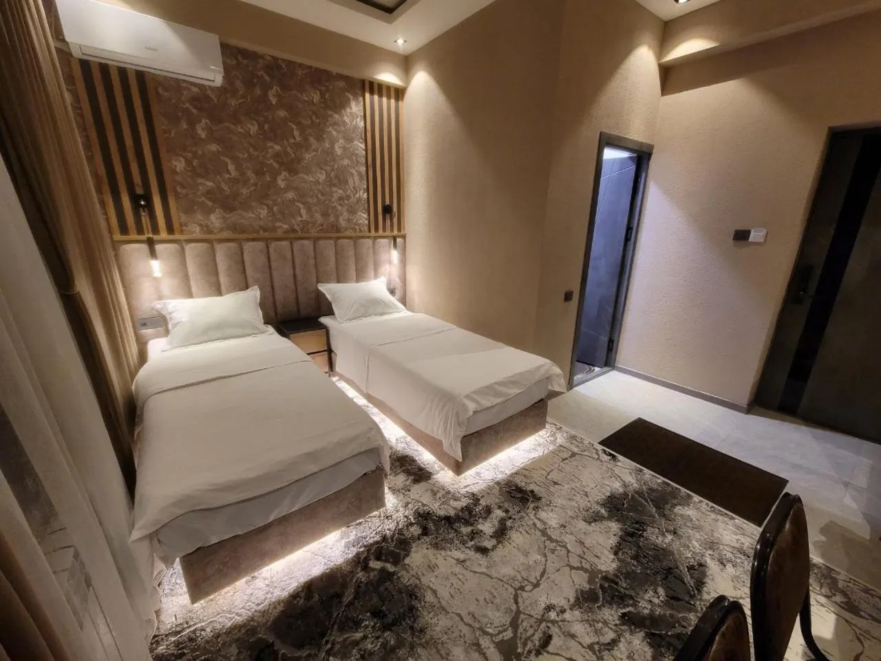 Photo of the whole room, Bed in Homy House Hotel