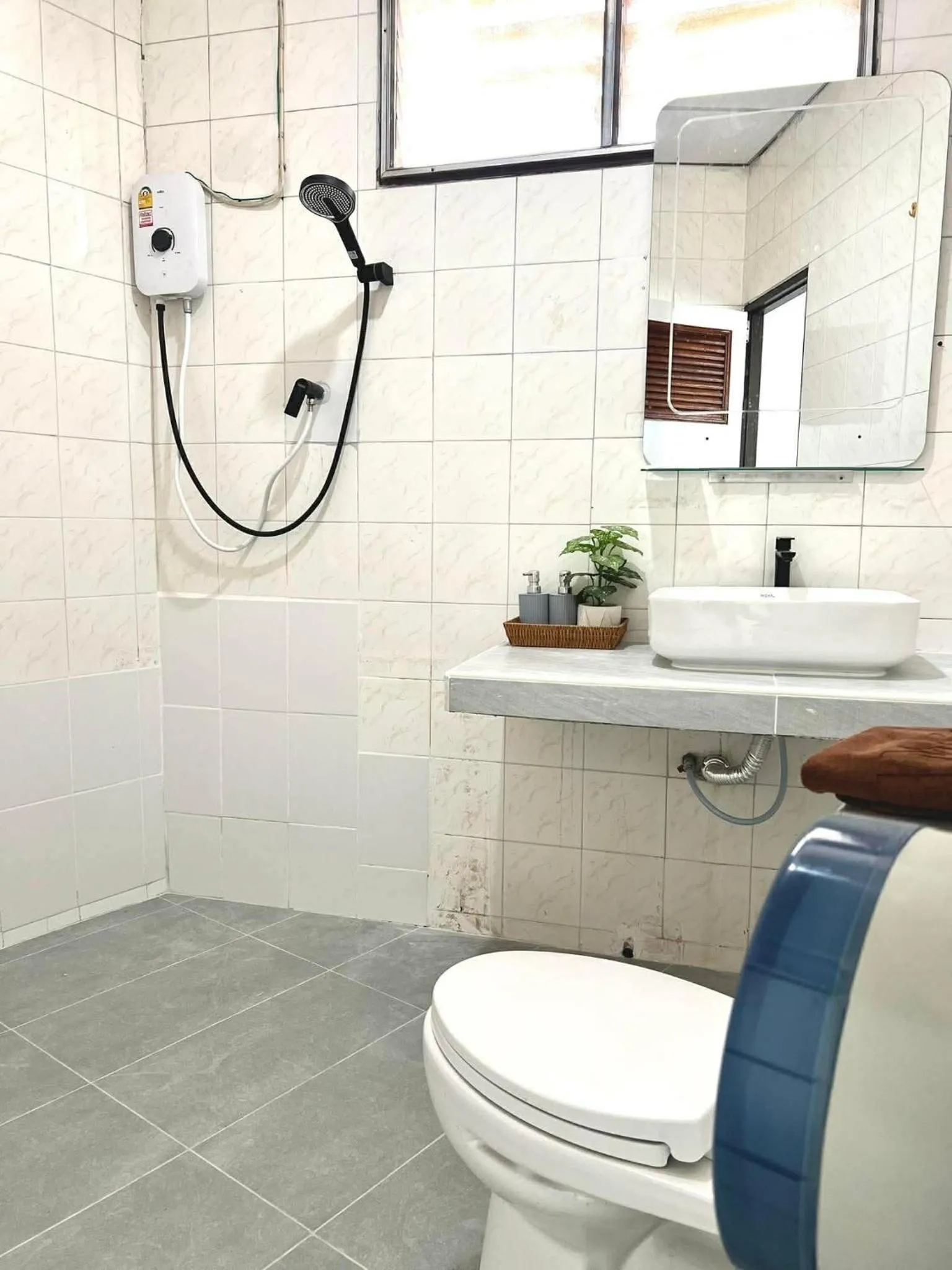 Shower in Chubby House