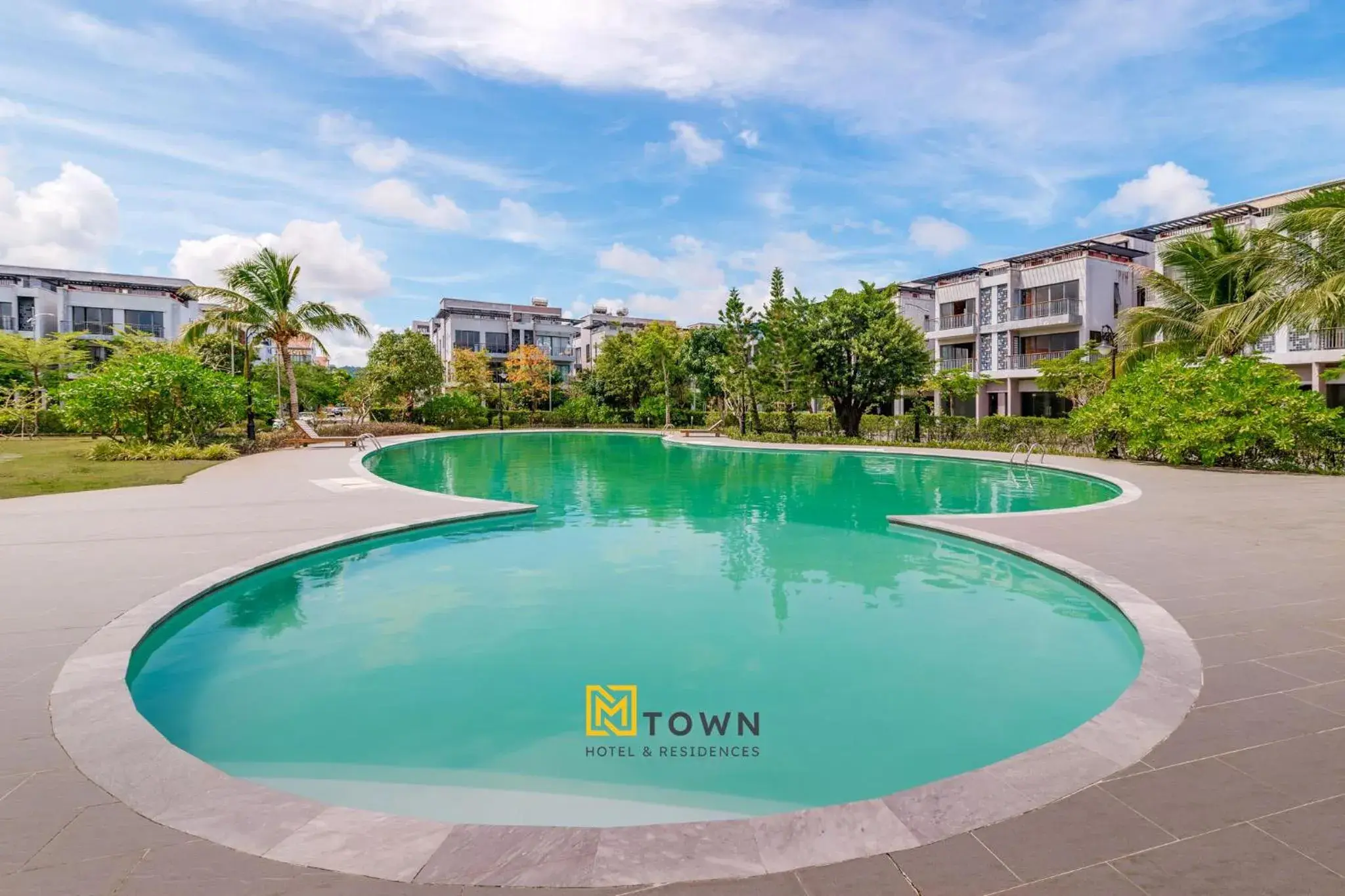 Swimming pool in Luxy Park Hotel & Apartments - MTown Swimming pool in Luxy Park Hotel & Apartments - MTown