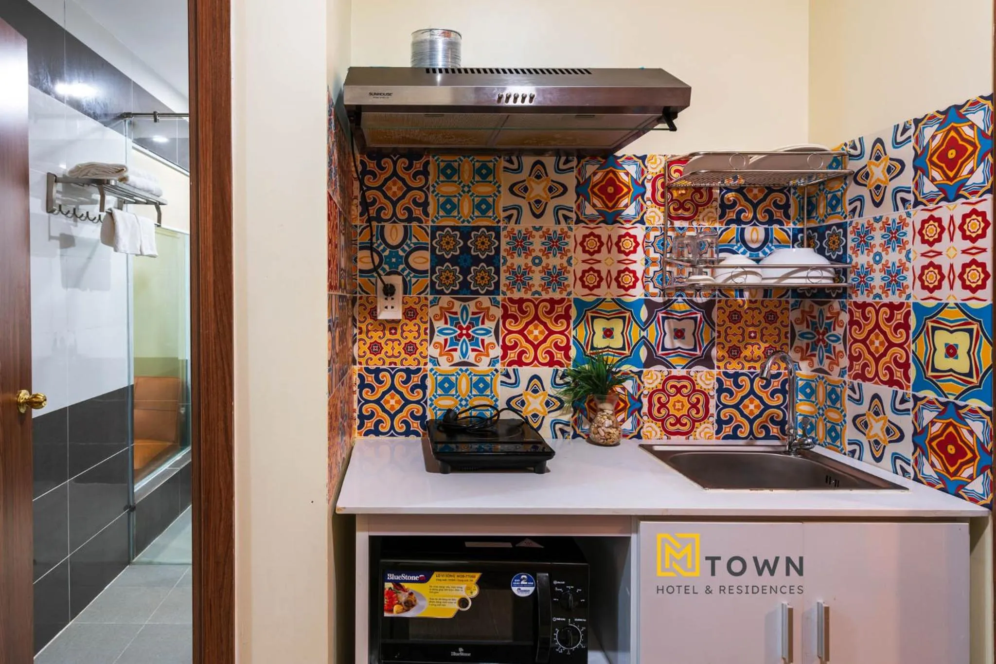 Kitchen or kitchenette in Luxy Park Hotel & Apartments - MTown