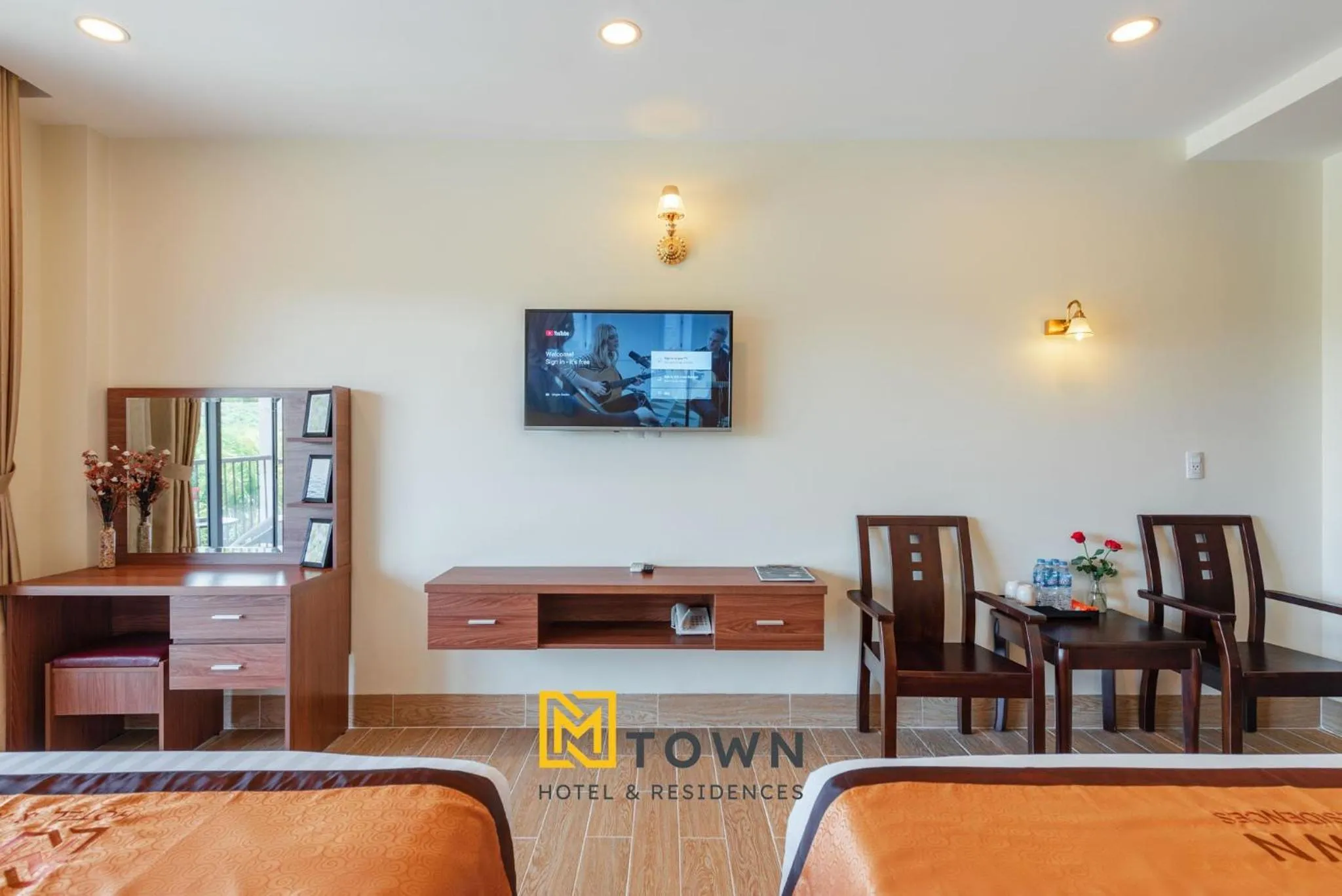 Communal lounge/ TV room in Luxy Park Hotel & Apartments - MTown