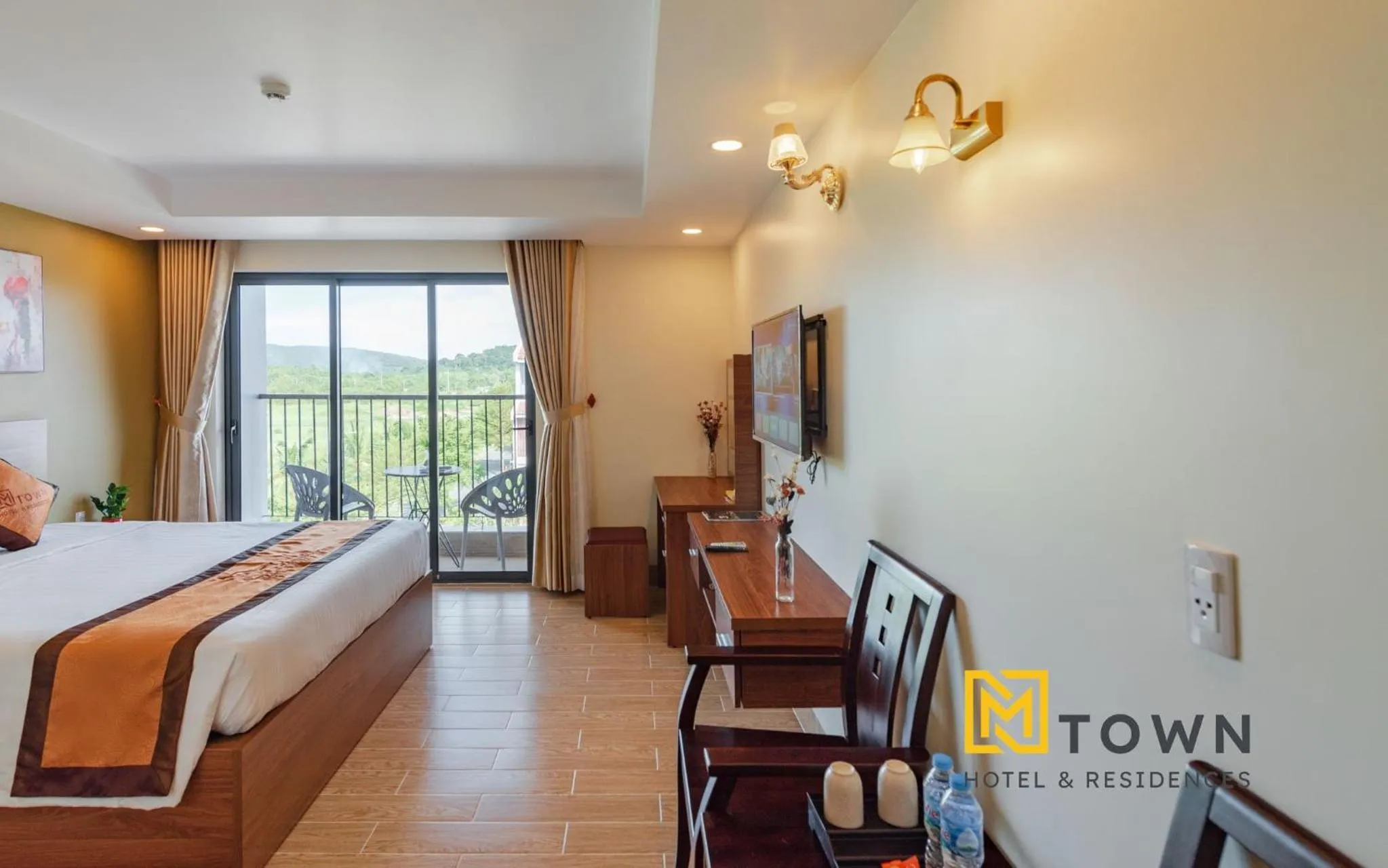 Communal lounge/ TV room, Bed in Luxy Park Hotel & Apartments - MTown