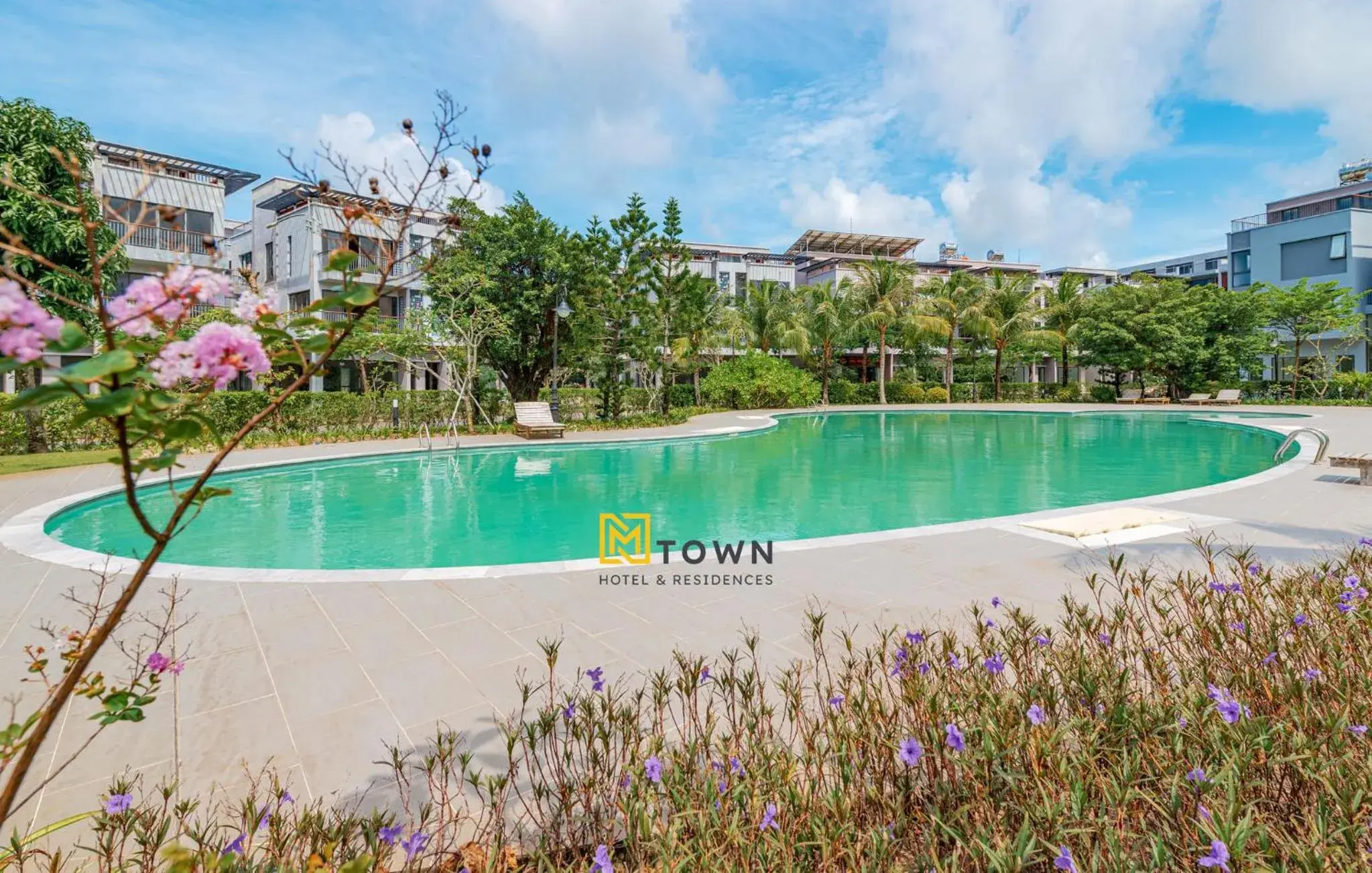 Swimming pool in Luxy Park Hotel & Apartments - MTown Swimming pool in Luxy Park Hotel & Apartments - MTown