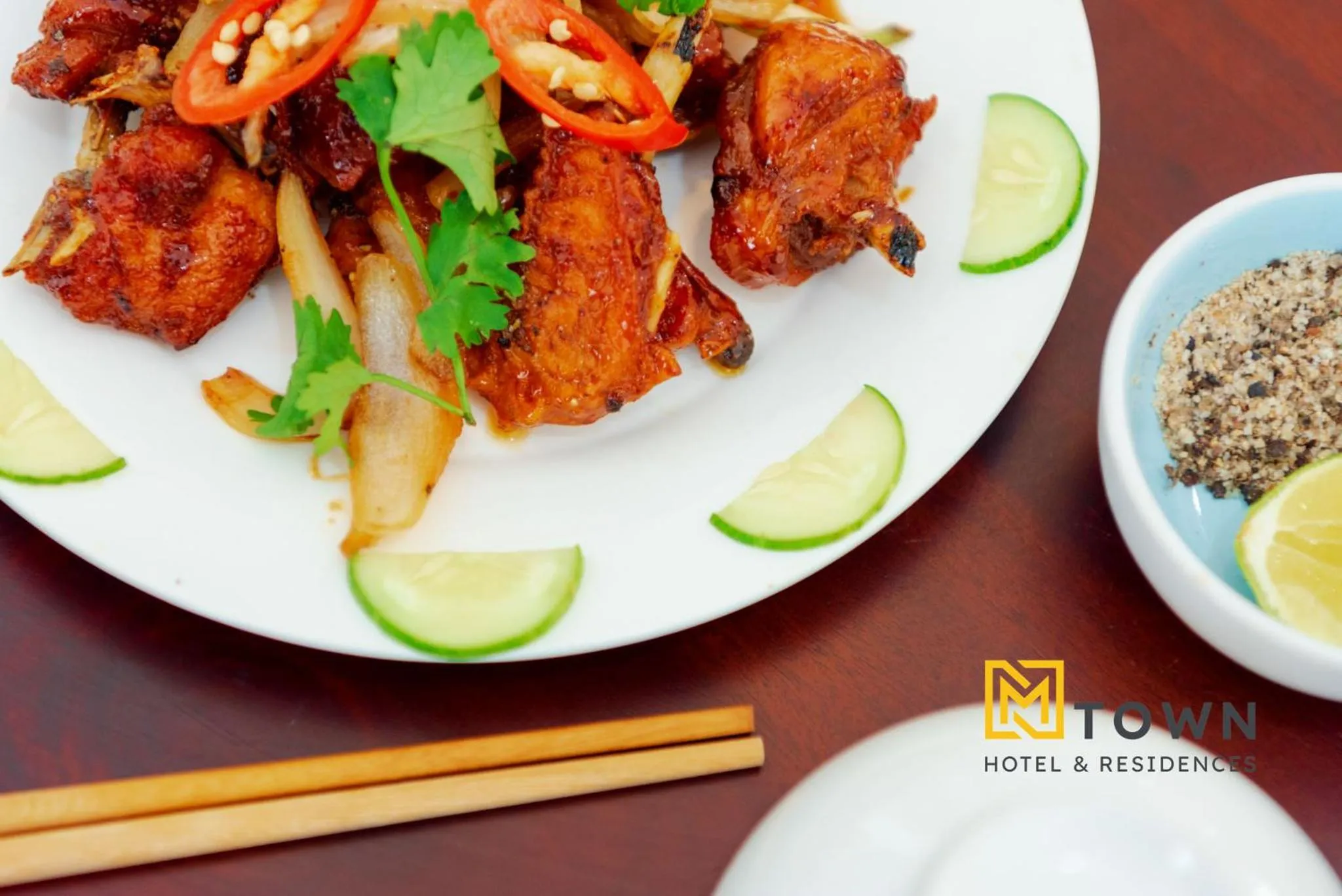 Restaurant/places to eat in Luxy Park Hotel & Apartments - MTown