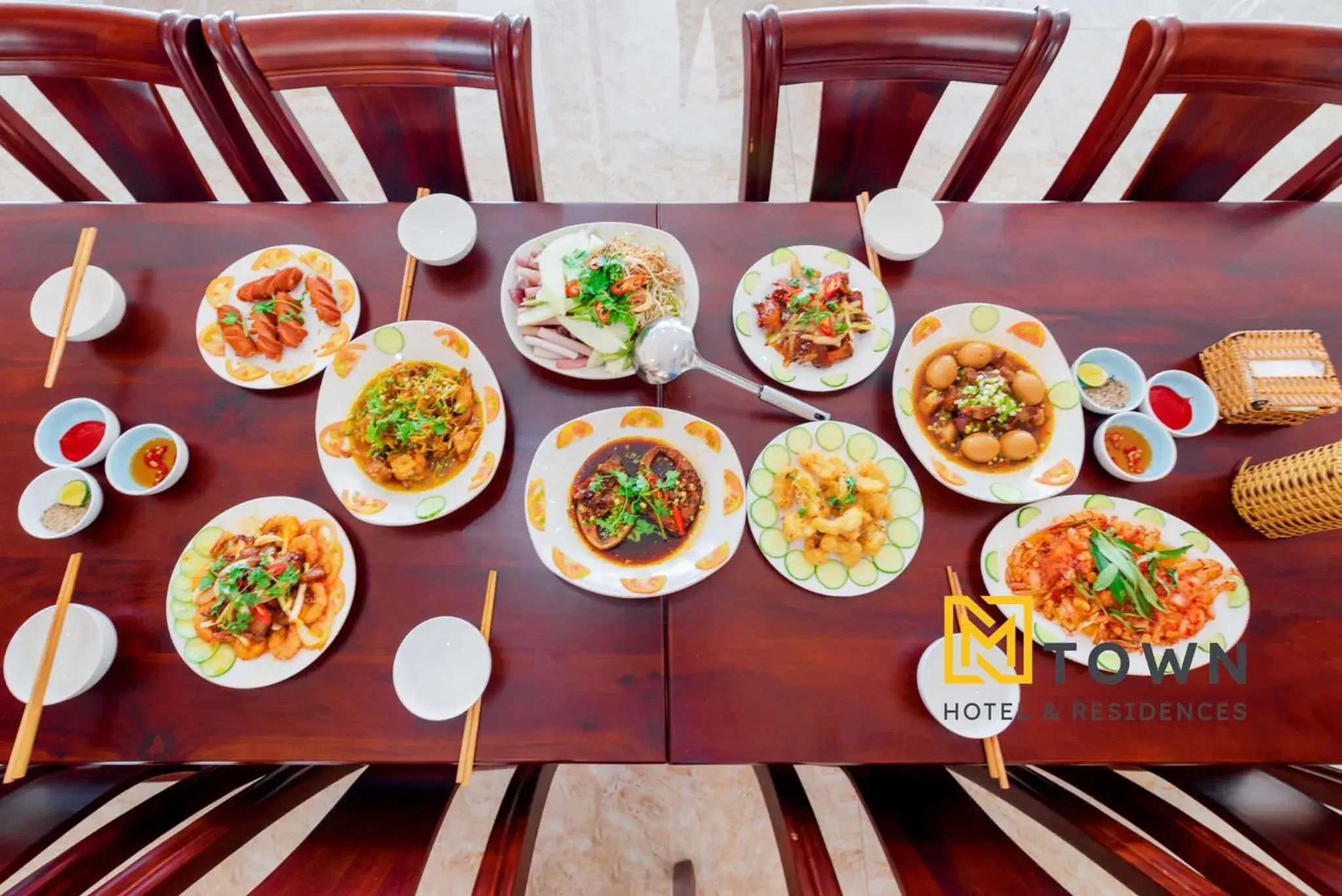 Restaurant/places to eat in Luxy Park Hotel & Apartments - MTown Restaurant/places to eat in Luxy Park Hotel & Apartments - MTown