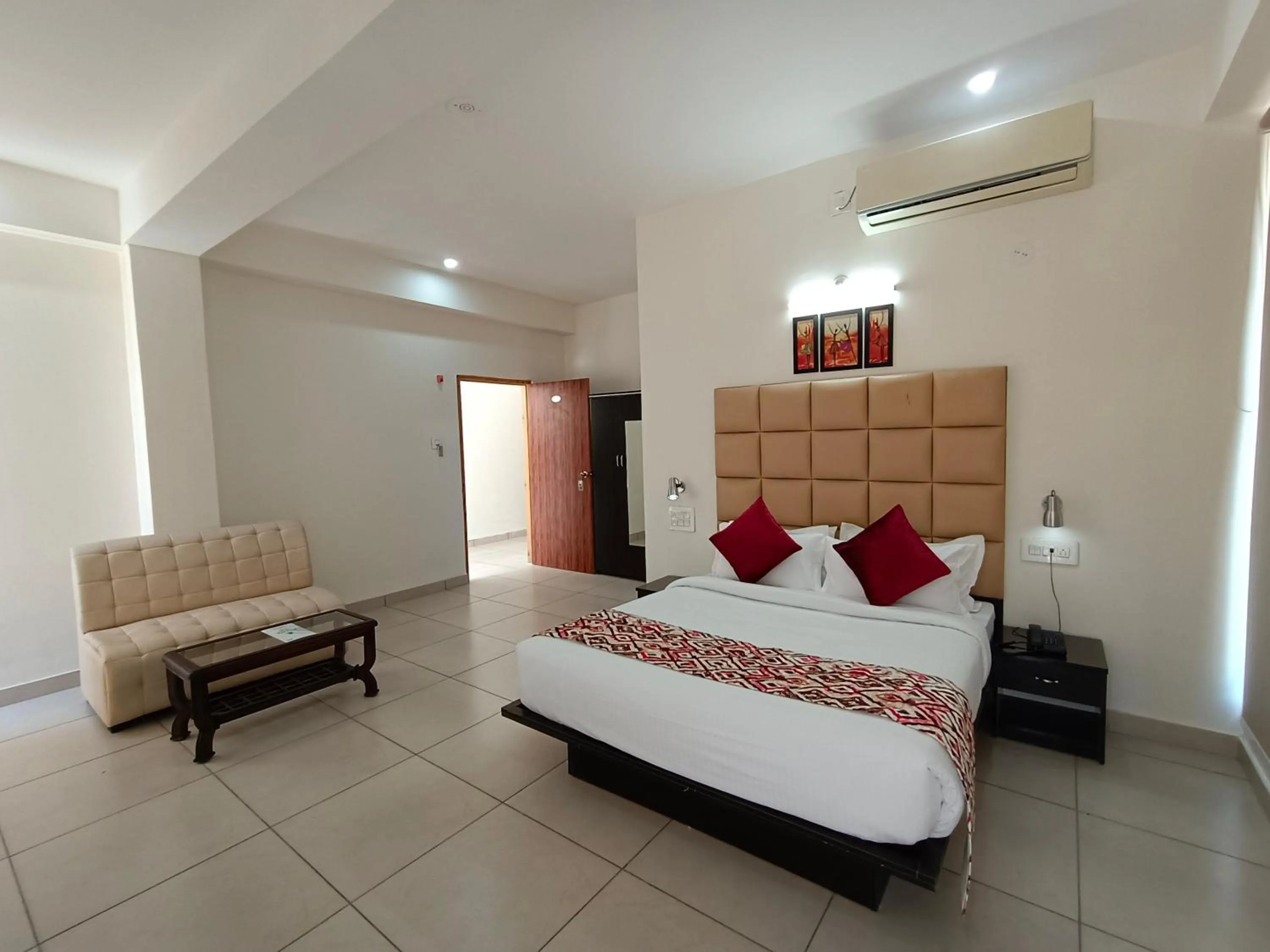 Bedroom, Bed in Gezellig Inn - Hotel Oasis