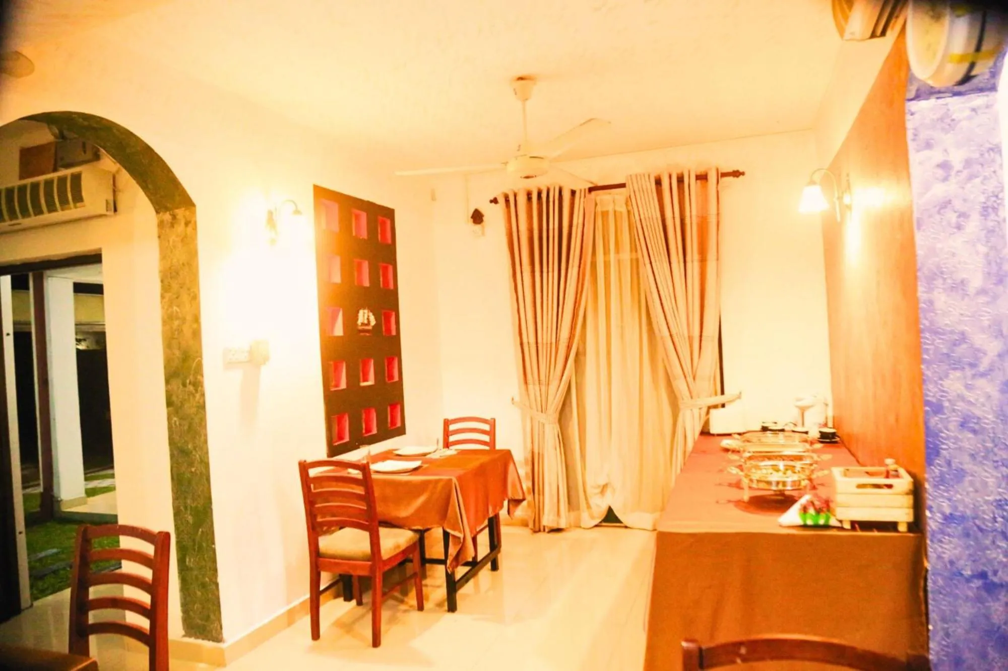 Restaurant/places to eat in Ared Villa