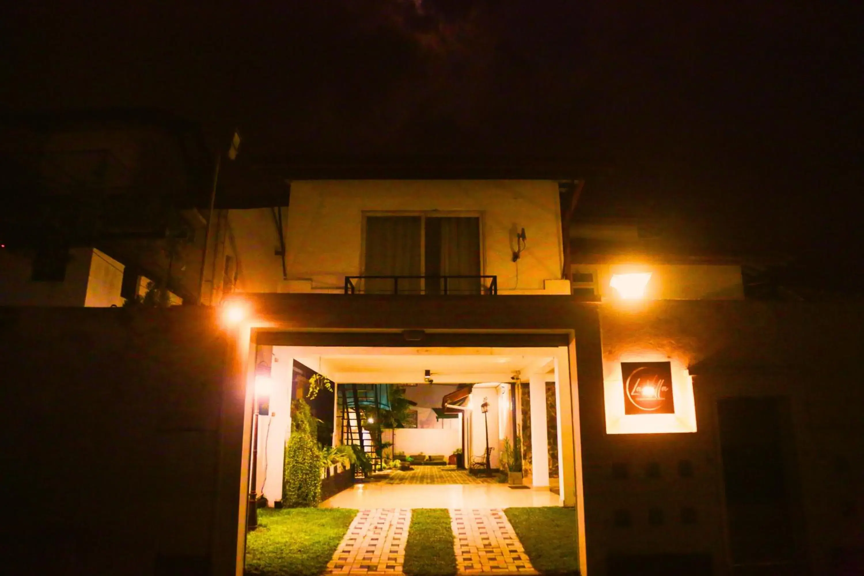 Property building in Ared Villa Property building in Ared Villa