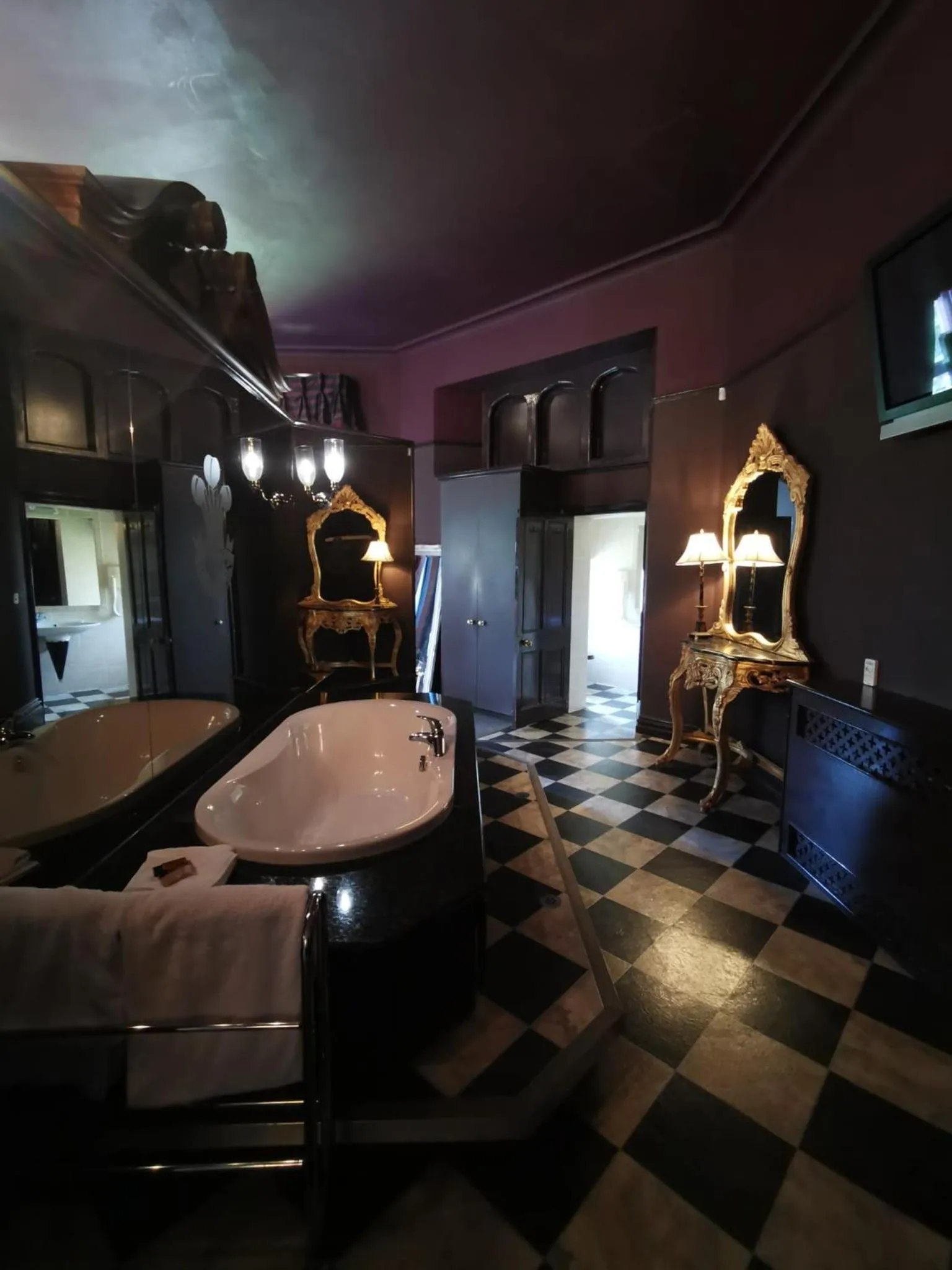 Bath, Bed in Ruthin Castle Hotel and Spa