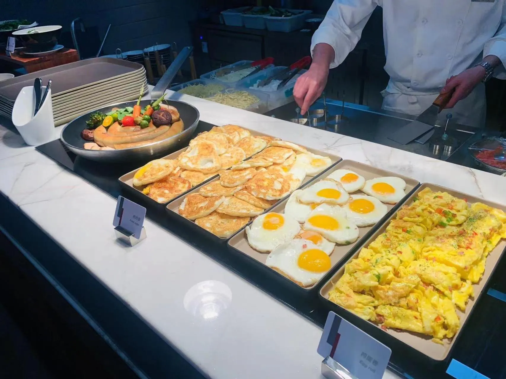 Breakfast in Intercity Wuhan CADE Optics Valley